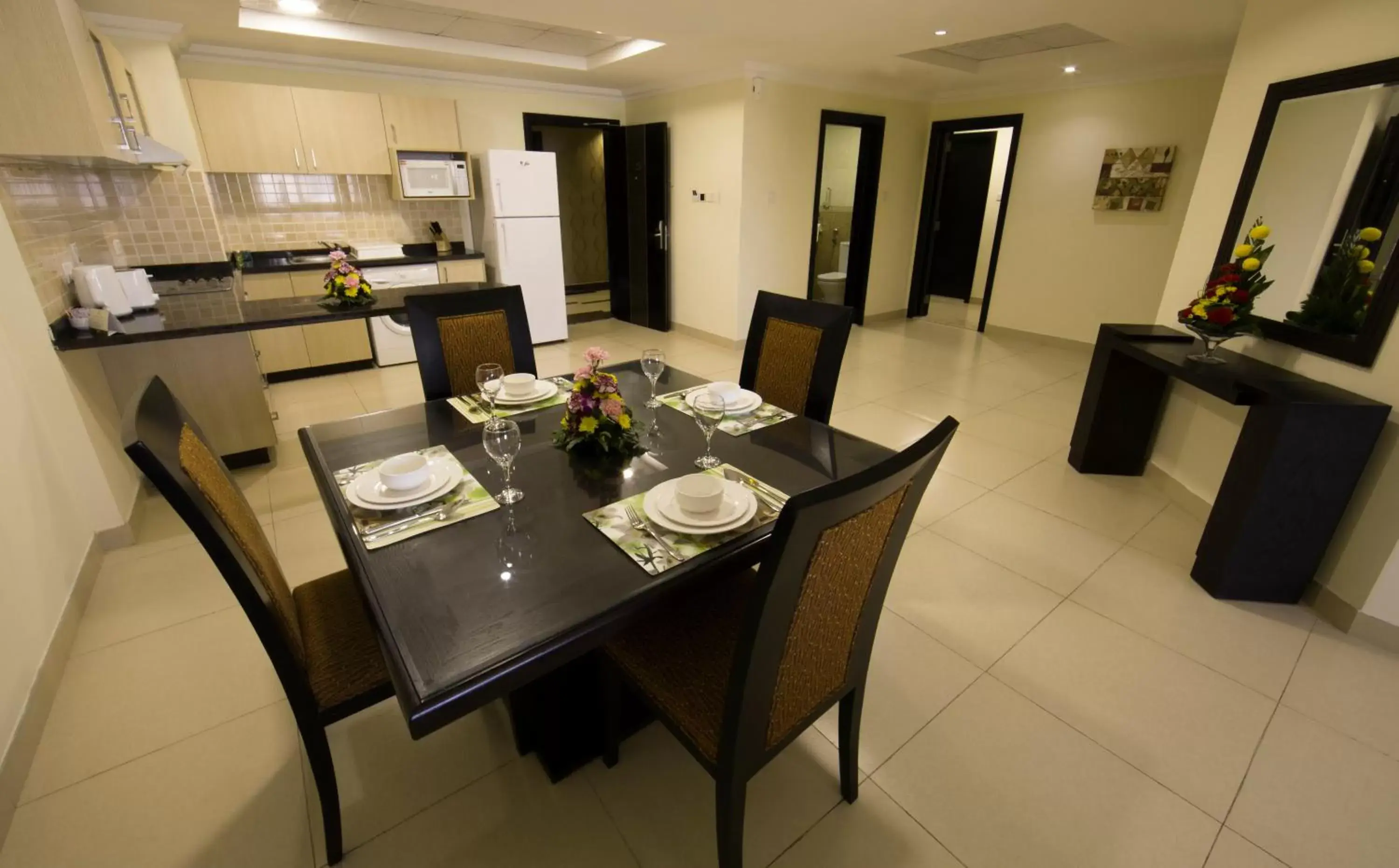 Kitchen or kitchenette, Restaurant/Places to Eat in Ivory Grand Hotel Apartments