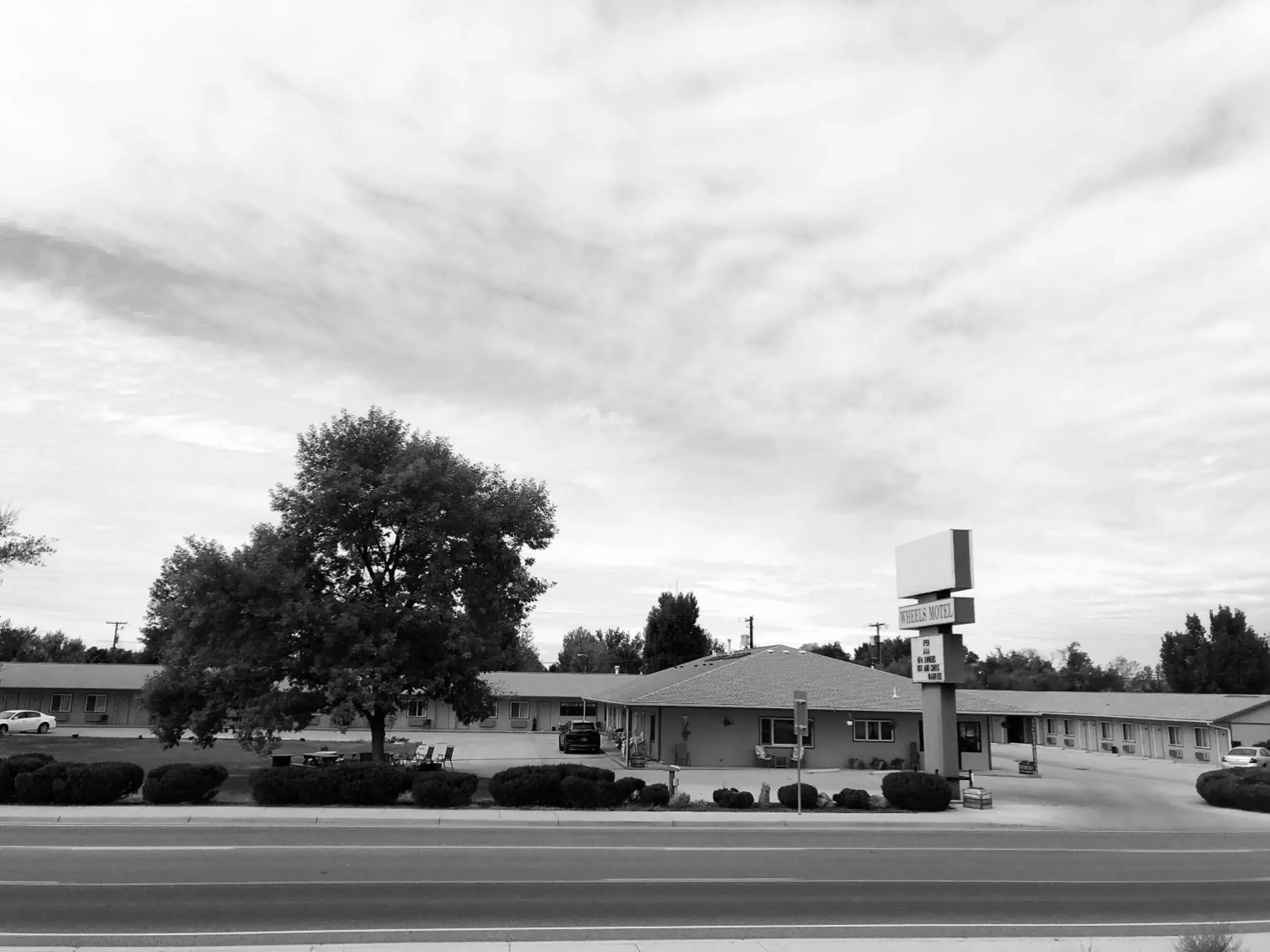 Patio, Property Building in Wheels Motel