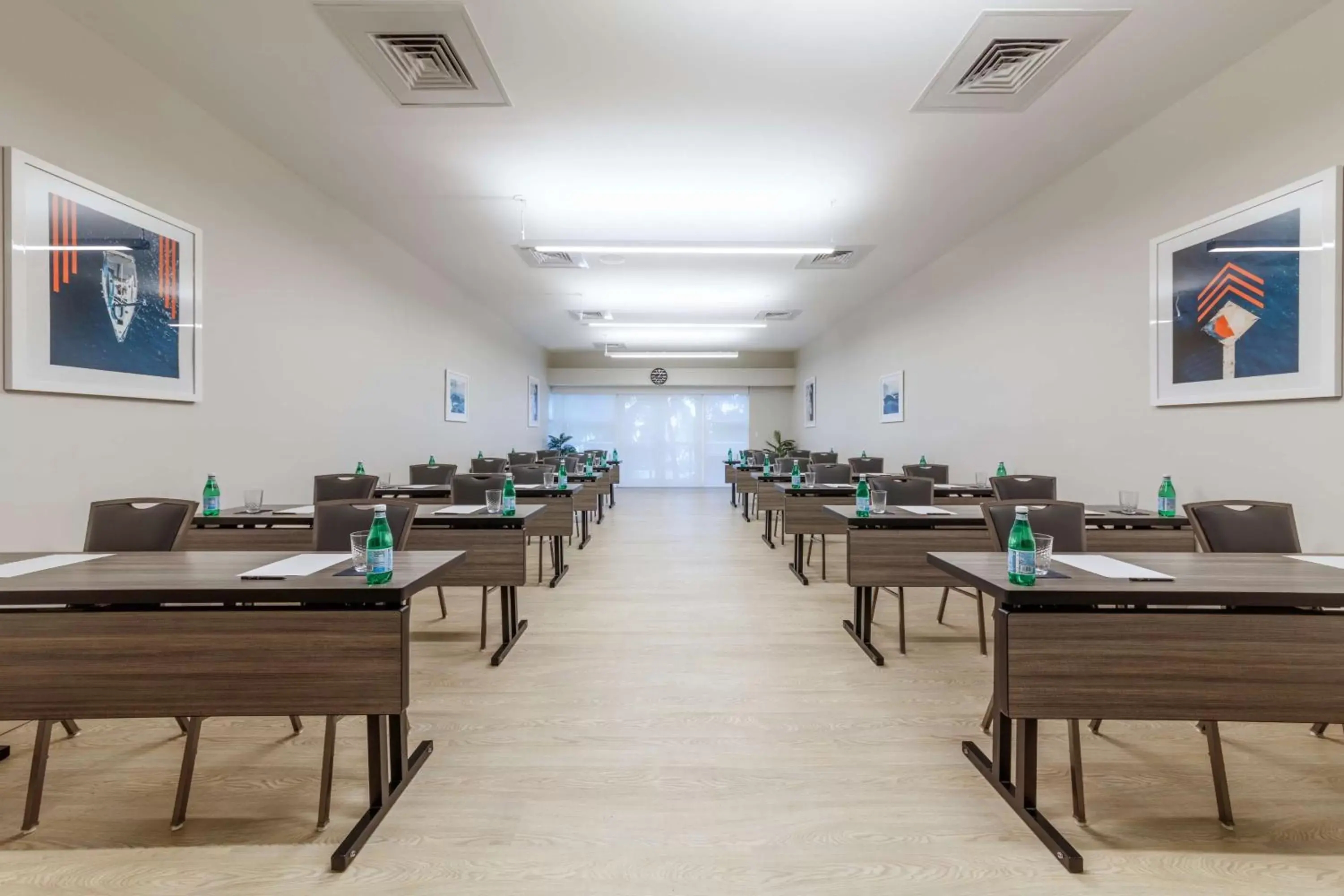 Meeting/conference room, Restaurant/Places to Eat in Hotel Maren Fort Lauderdale Beach, Curio Collection By Hilton