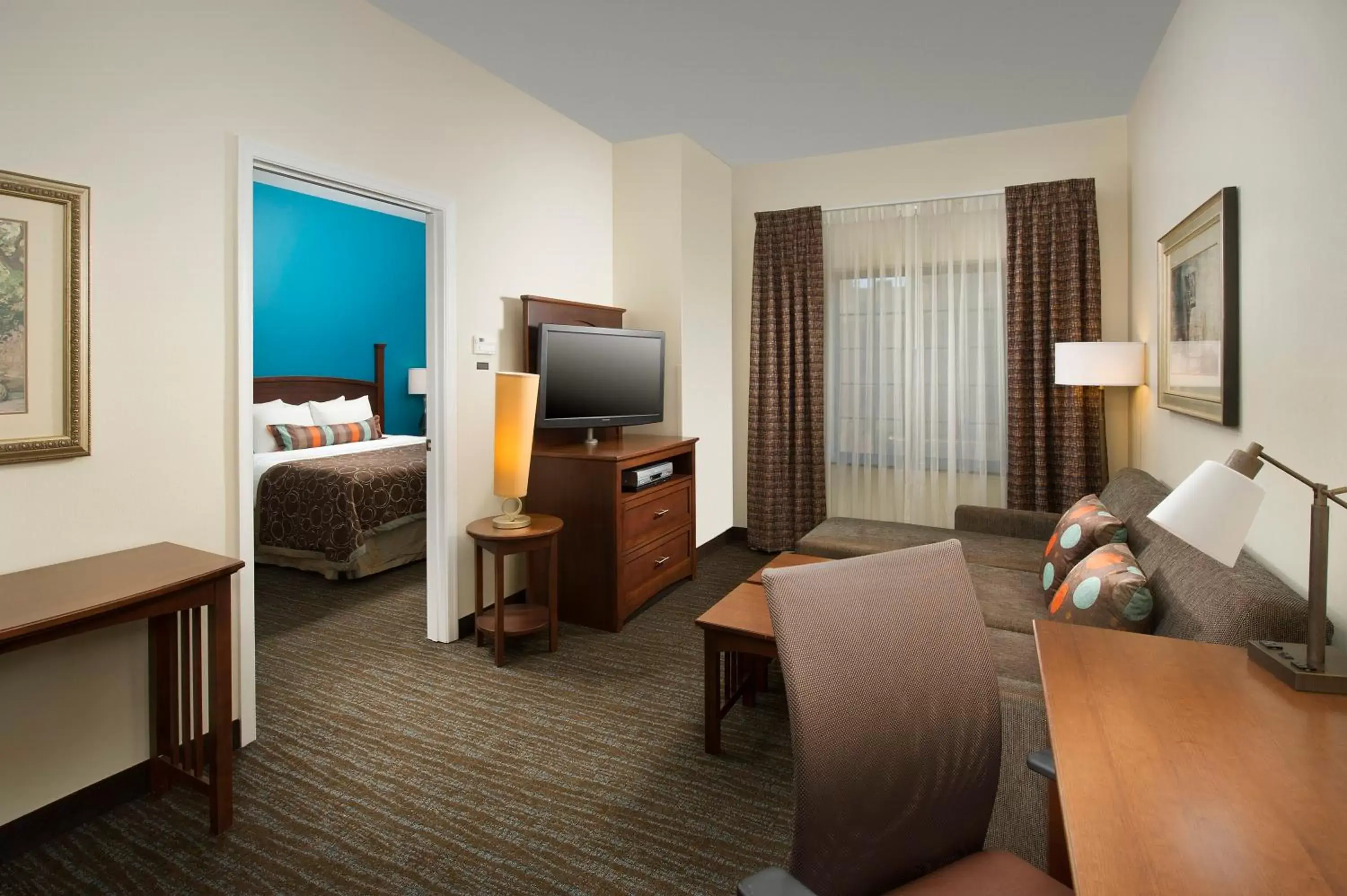 Photo of the whole room, TV/Entertainment Center in Staybridge Suites Baltimore BWI Airport, an IHG Hotel