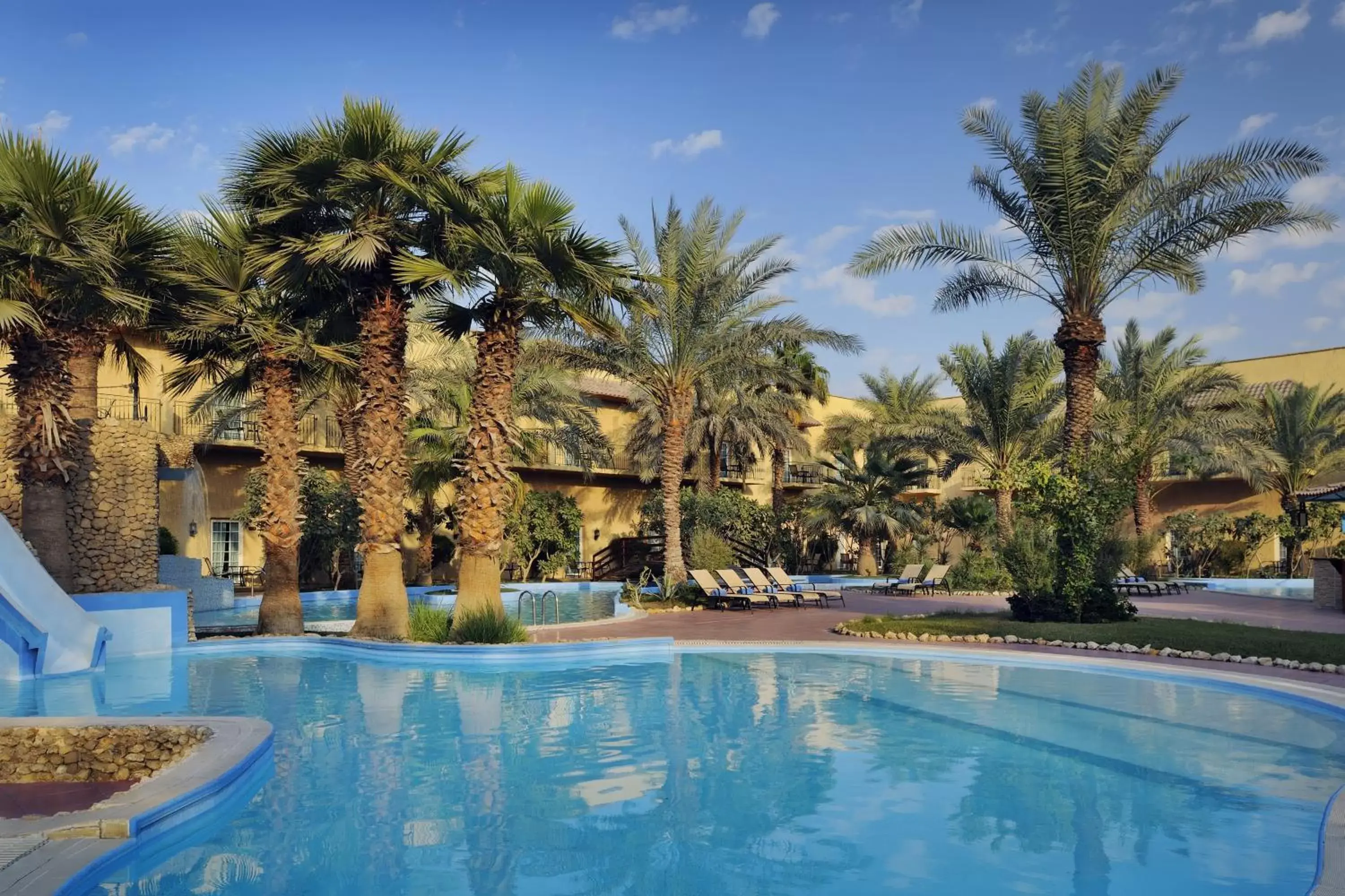 Swimming Pool in Mövenpick Hotel Kuwait