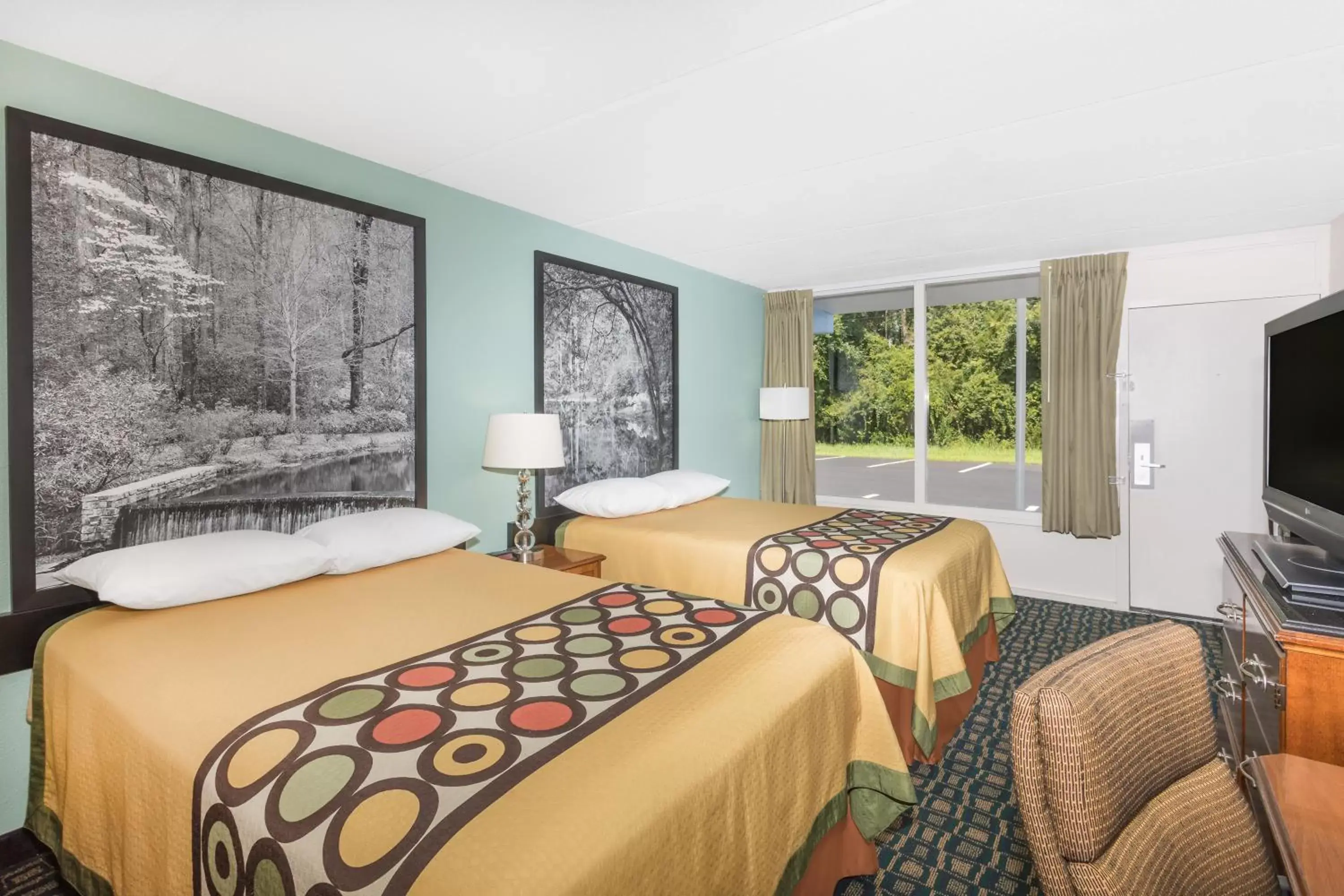 Double Room with Two Double Beds - Smoking in Super 8 By Wyndham Kingsland I-95 Naval Base Area Double Room with Two Double Beds - Smoking in Super 8 By Wyndham Kingsland I-95 Naval Base Area