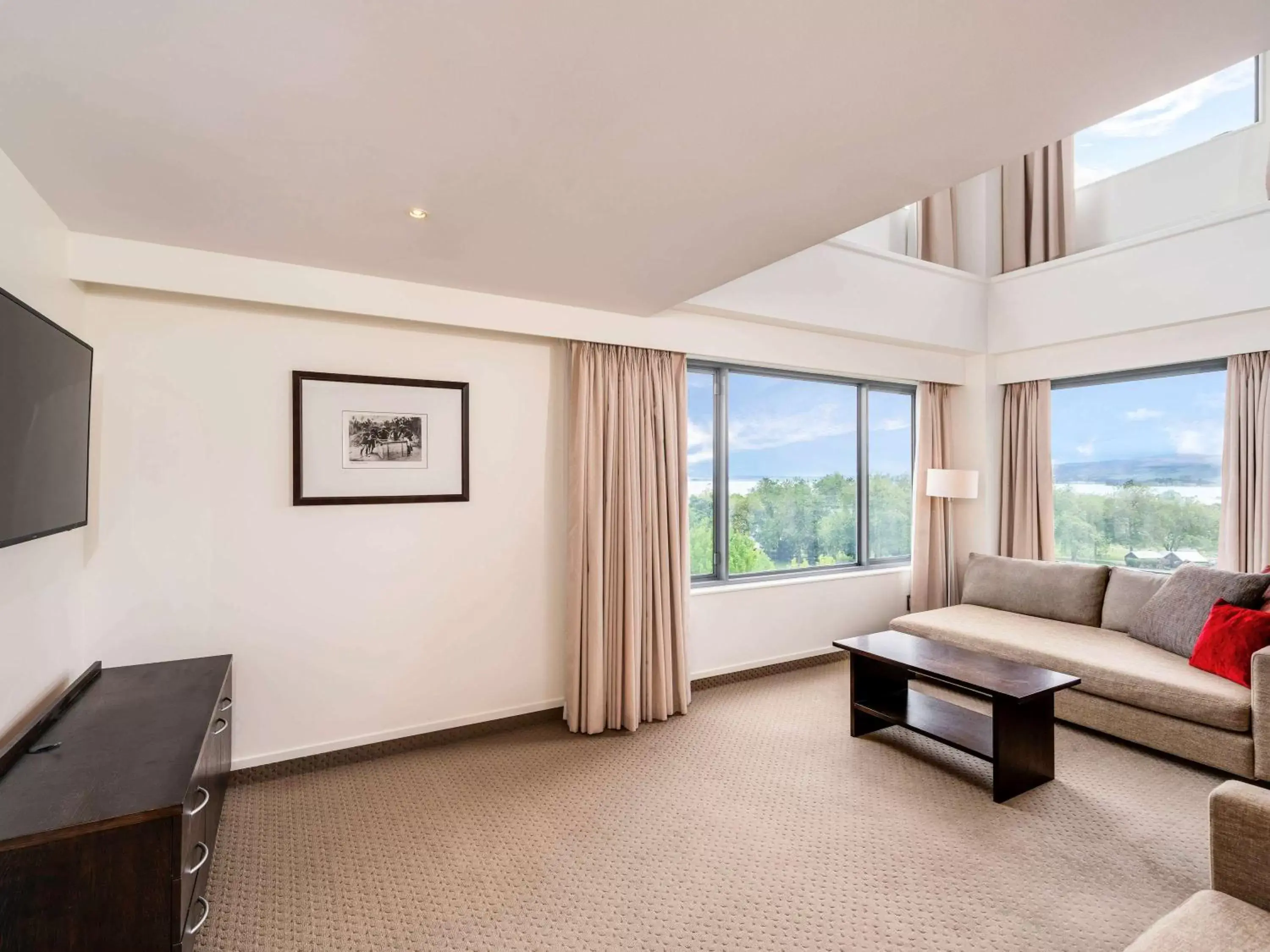 Photo of the whole room, Seating Area in Novotel Rotorua Lakeside