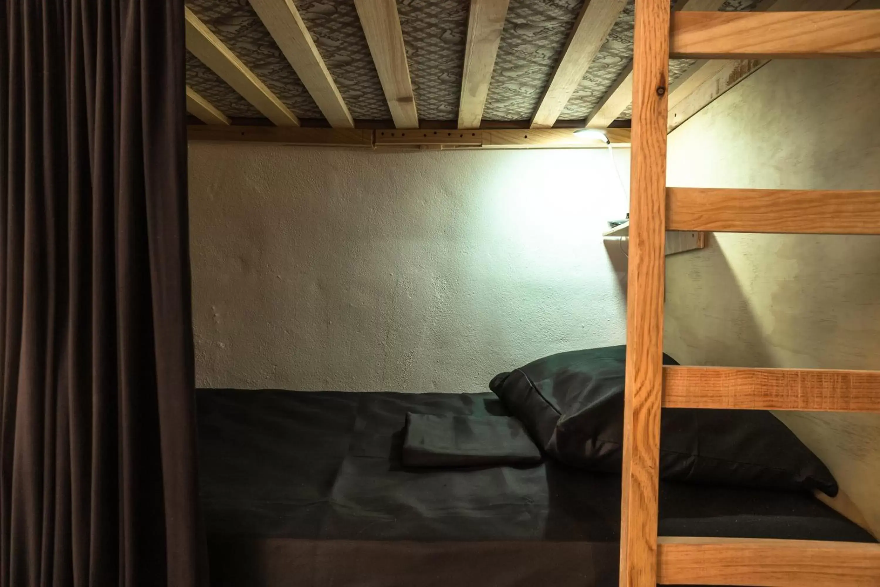 Bunk Bed in Maui hostel playa del carmen