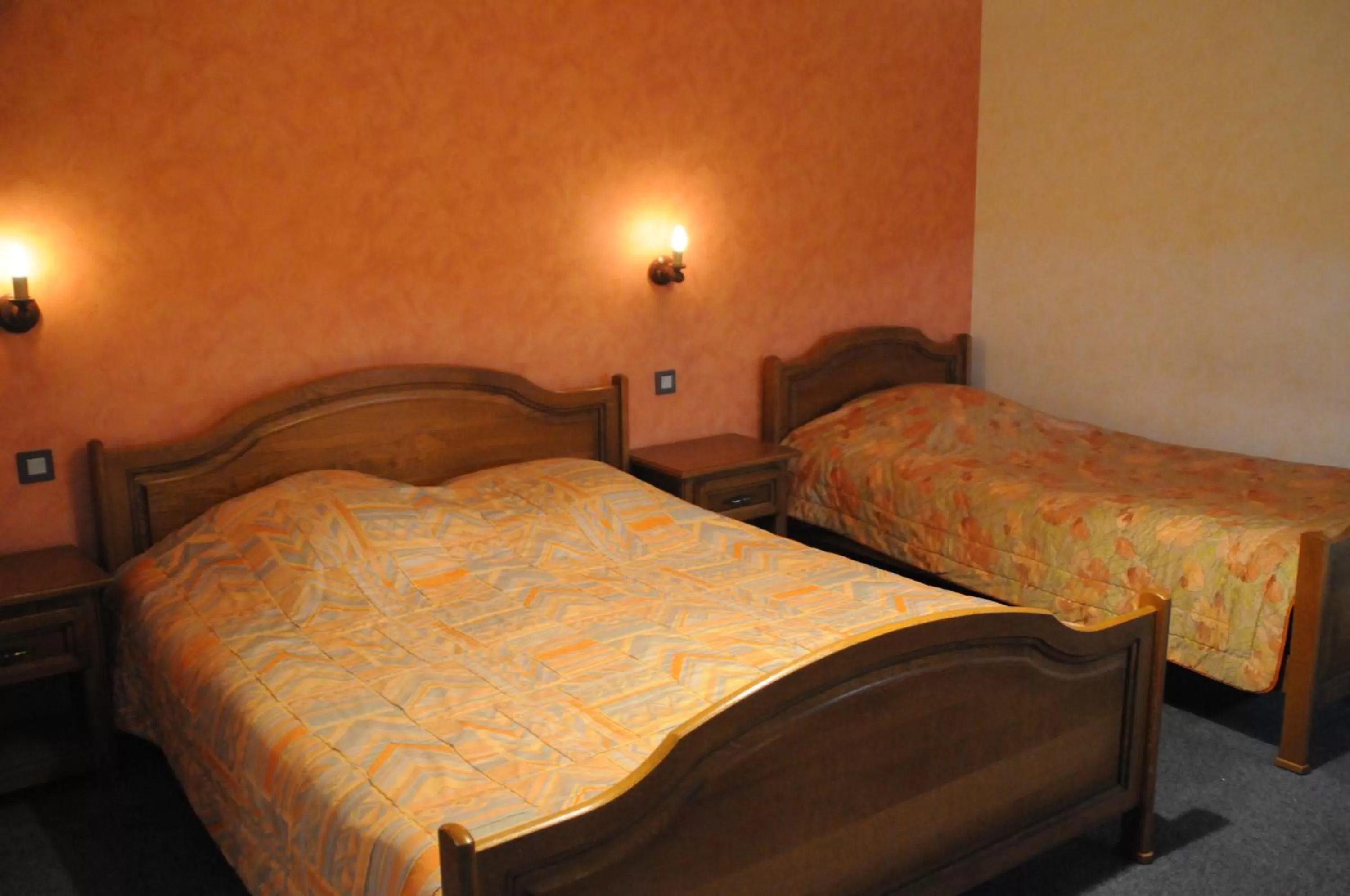 Bedroom, Bed in Hotel Restaurant Au Parc des Cigognes