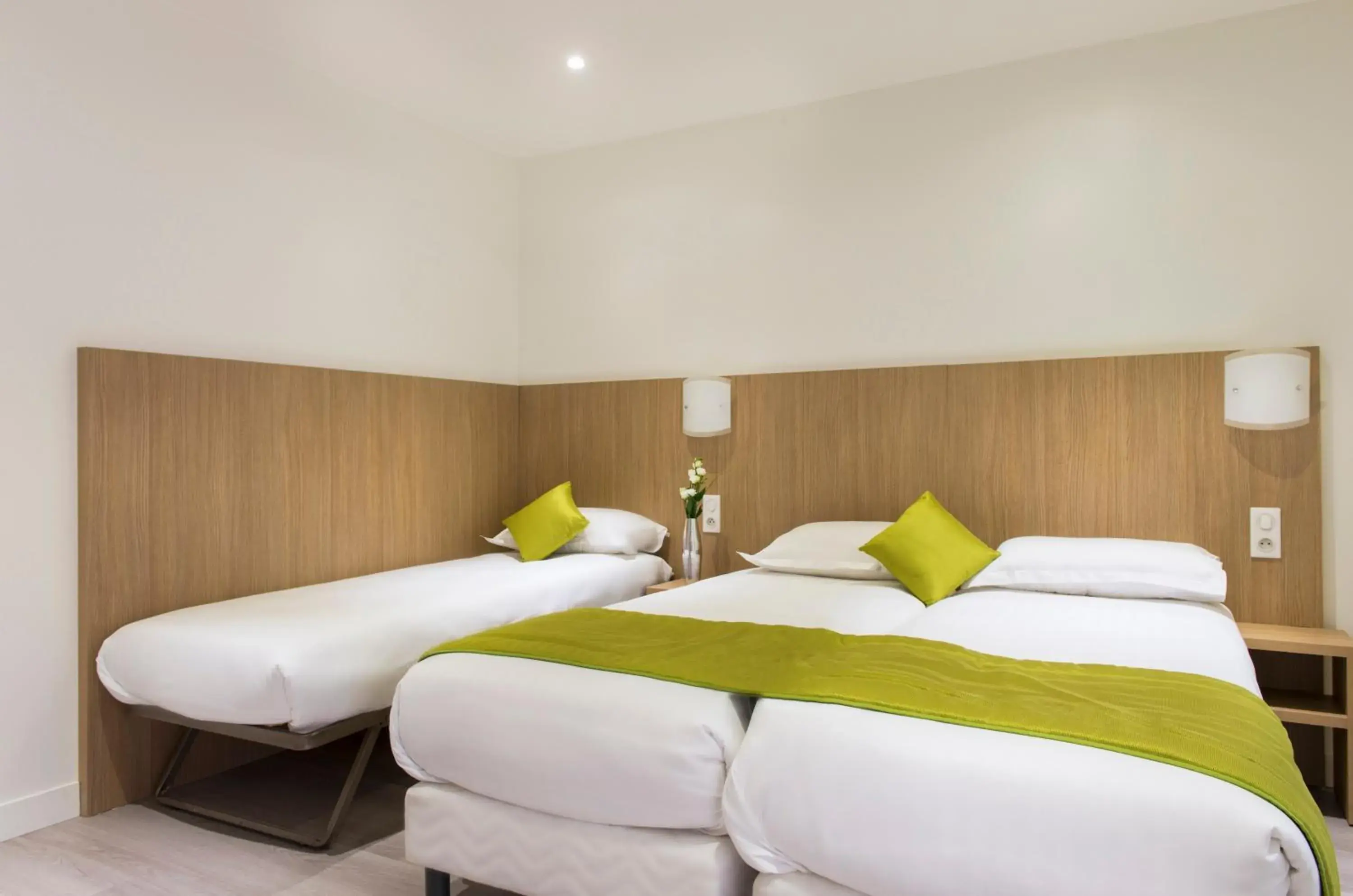 Bed in Hotel Bel Oranger Gare de Lyon Bed in Hotel Bel Oranger Gare de Lyon