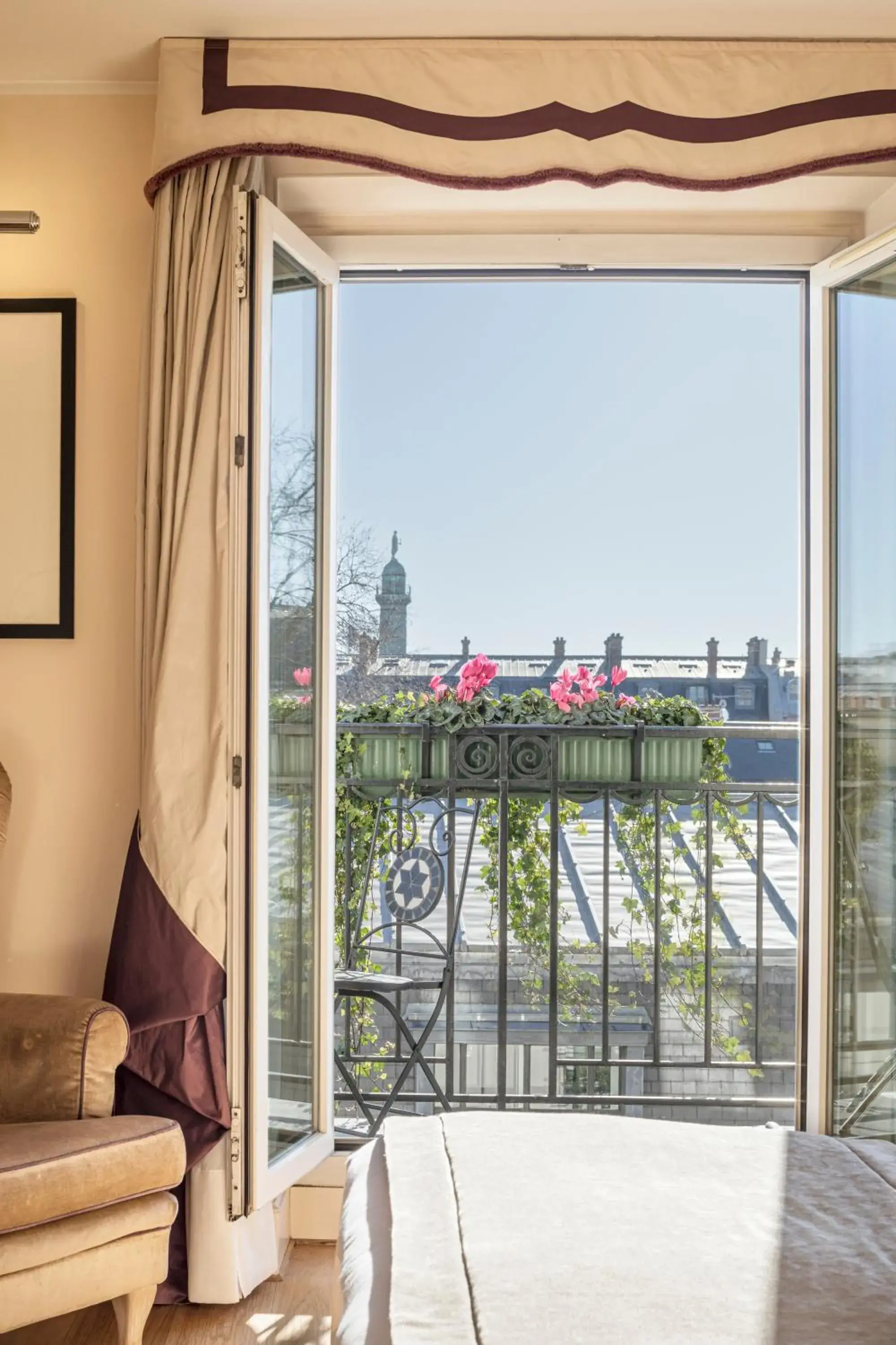 Balcony/Terrace in Castille Paris – Starhotels Collezione