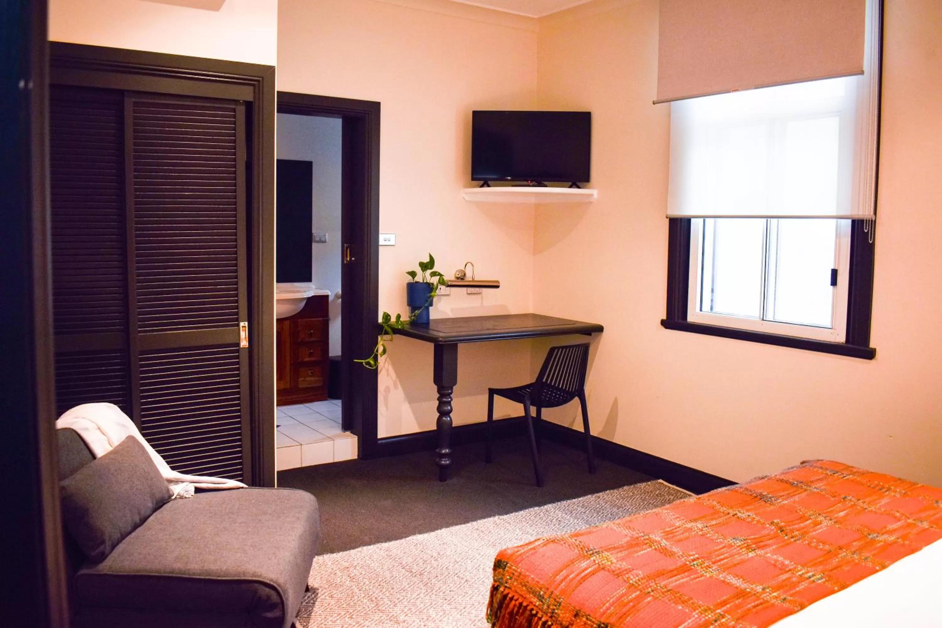 Bed in The Sherwood Hotel