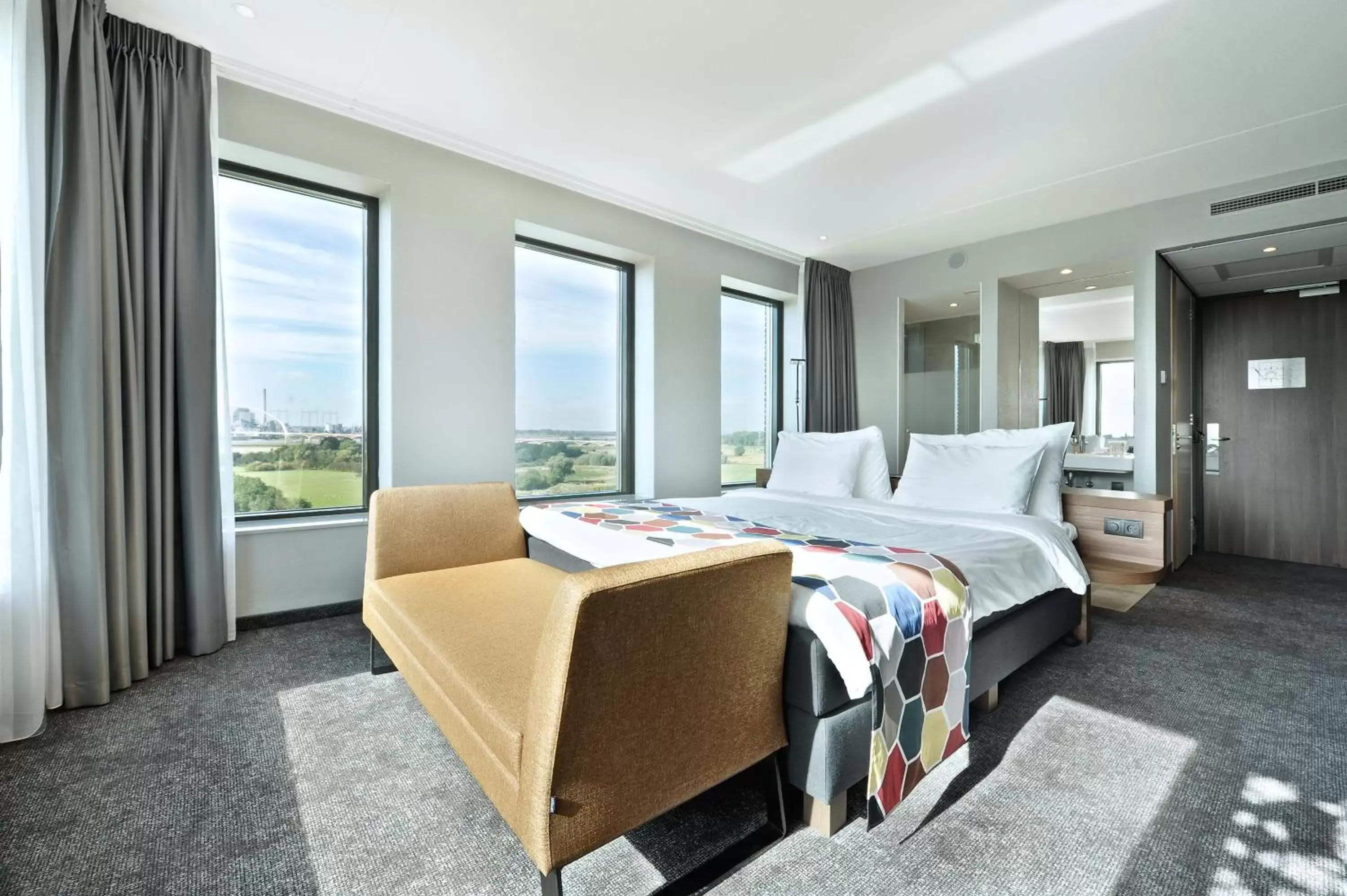 Deluxe Double Room with Shower in Van der Valk Hotel Nijmegen-Lent Deluxe Double Room with Shower in Van der Valk Hotel Nijmegen-Lent