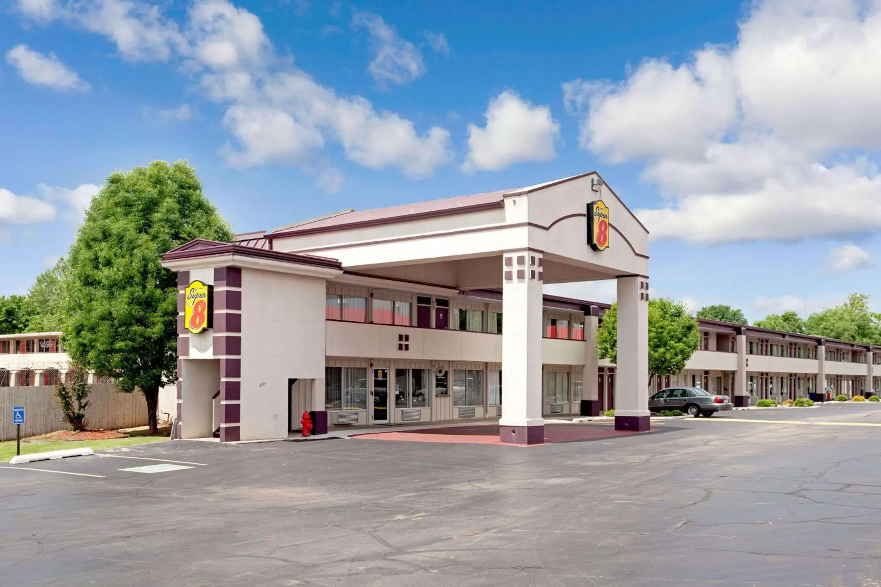 Property Building in Super 8 by Wyndham Oklahoma/Frontier City