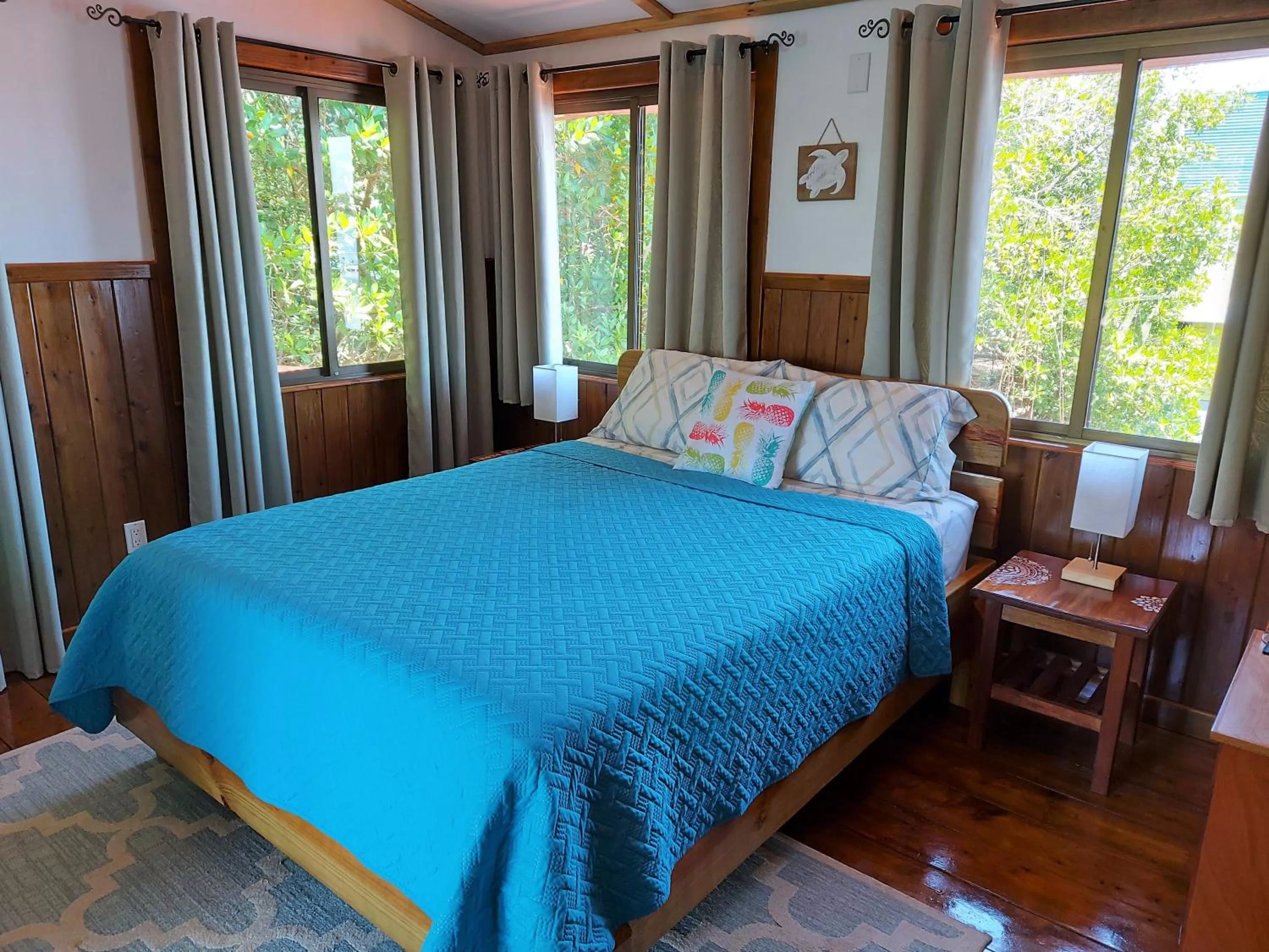 Bed in The Sunsetter Bed & Breakfast