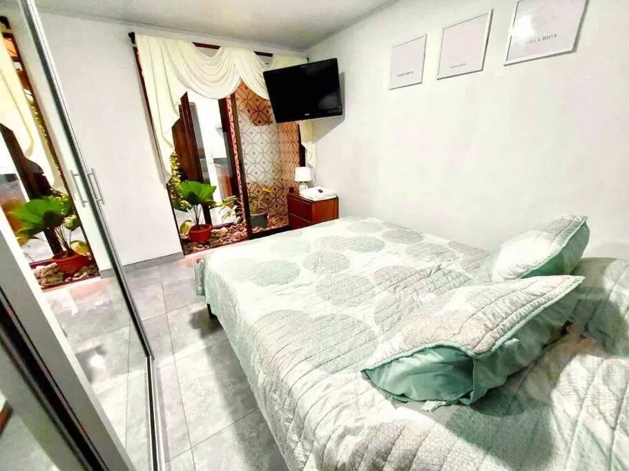 Bedroom, Bed in Airport SJO Residence - Edward & Familia Inn