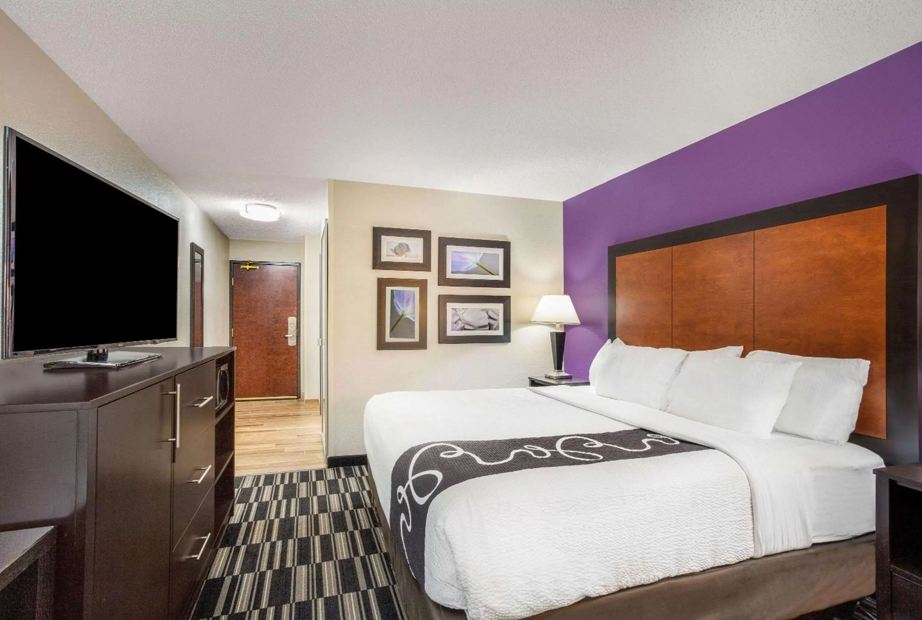 Photo of the whole room, Bed in La Quinta by Wyndham Norwich-Plainfield-Casino