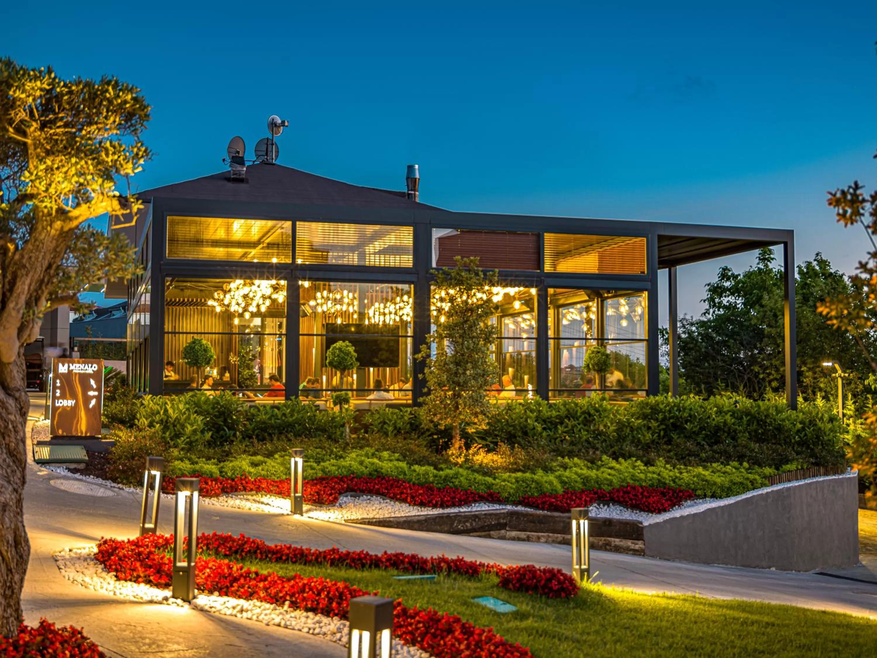 Restaurant/places to eat in MENALO HOTEL PREMIUM ISTANBUL AIRPORT