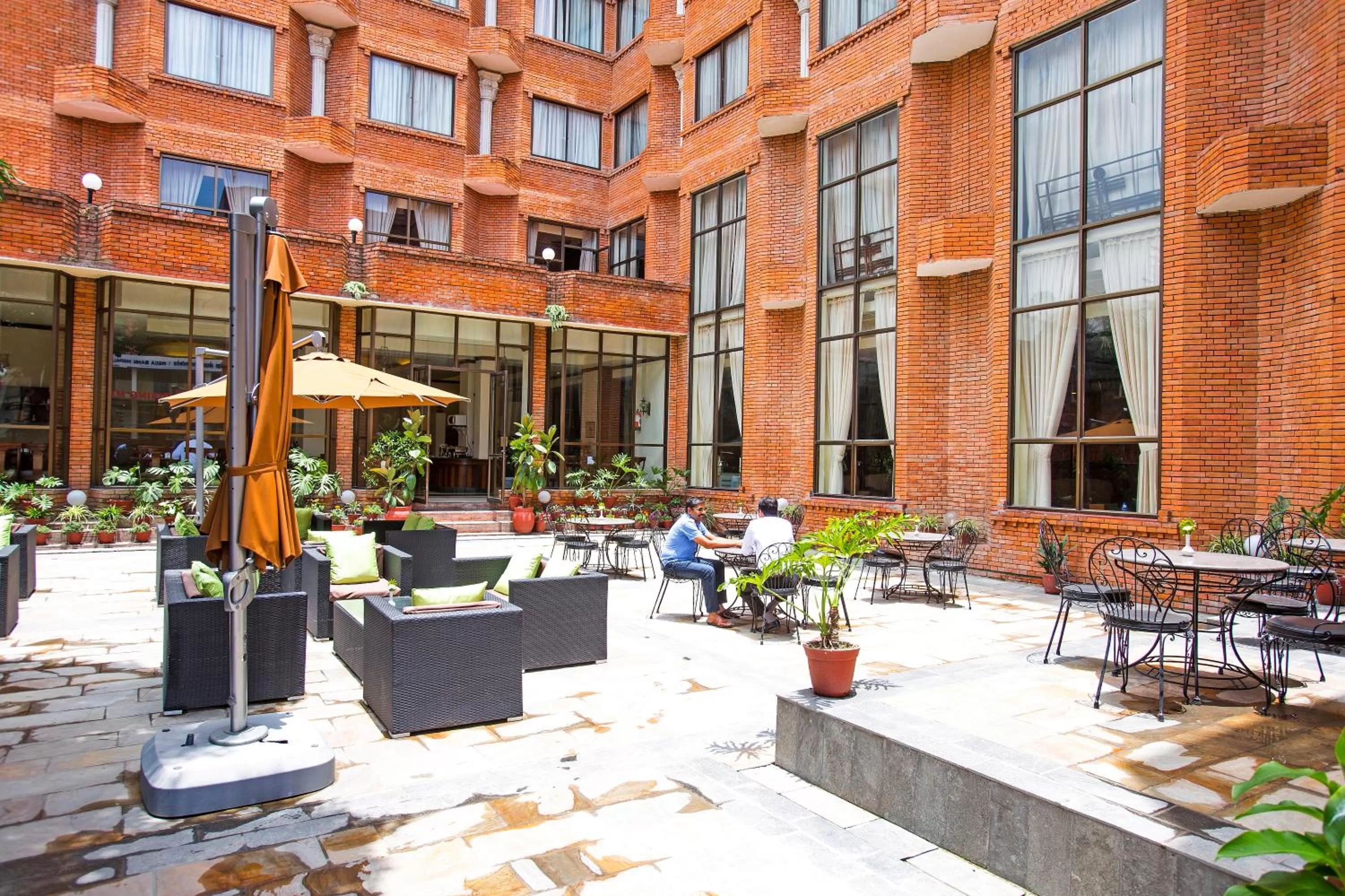 Restaurant/places to eat in Royal Singi Hotel