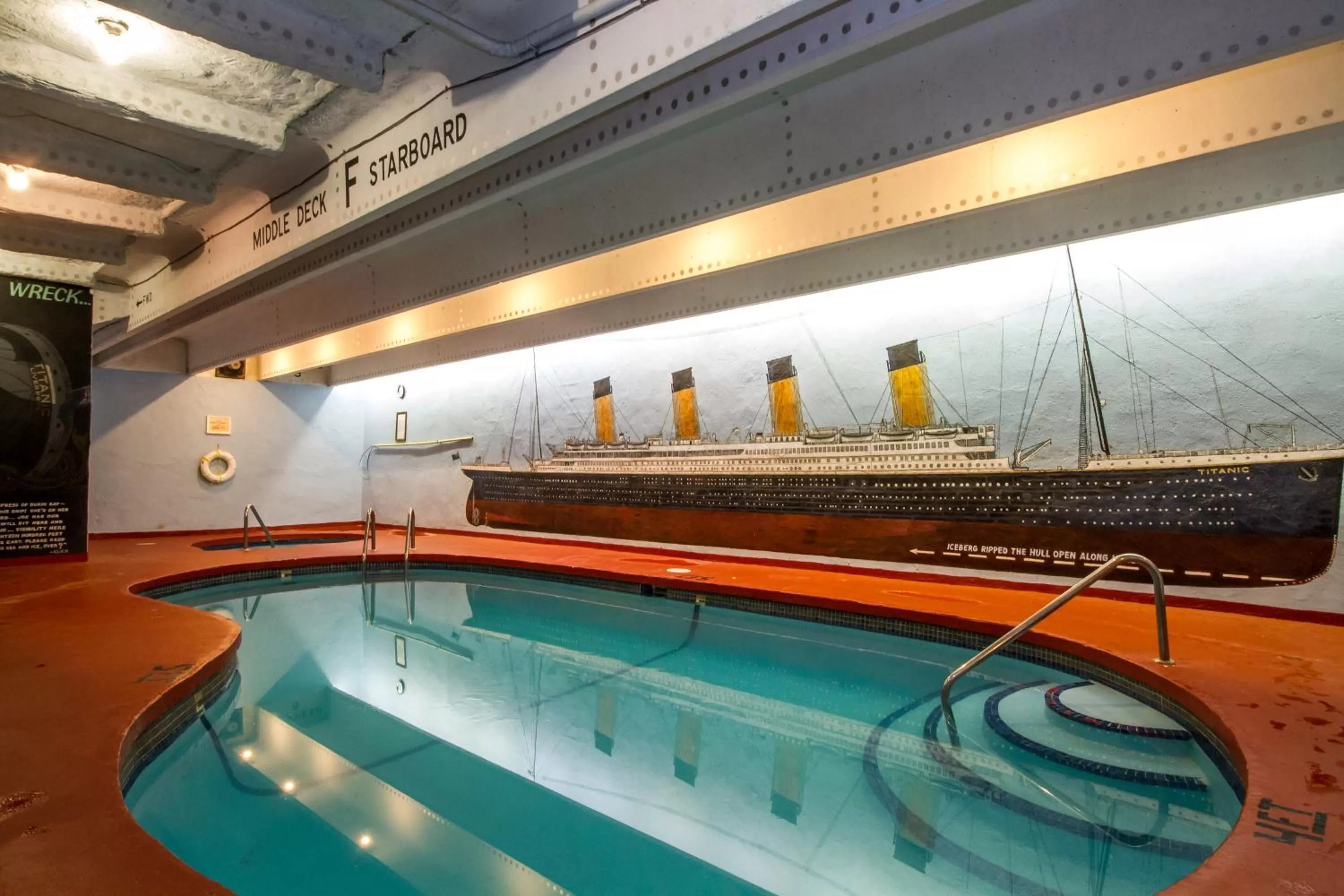 Swimming pool in Three Valley Lake Chateau