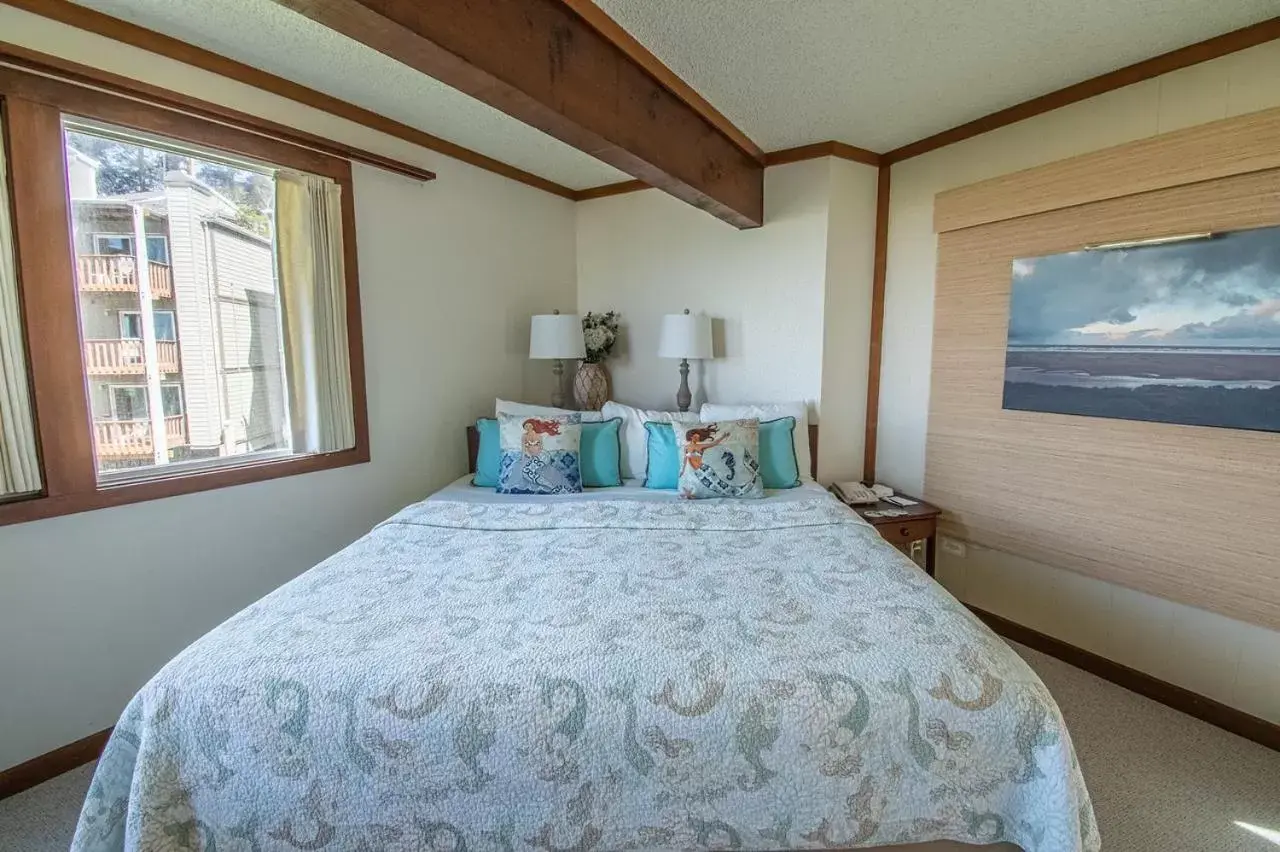 Bed in Little Creek Cove Beach Resort