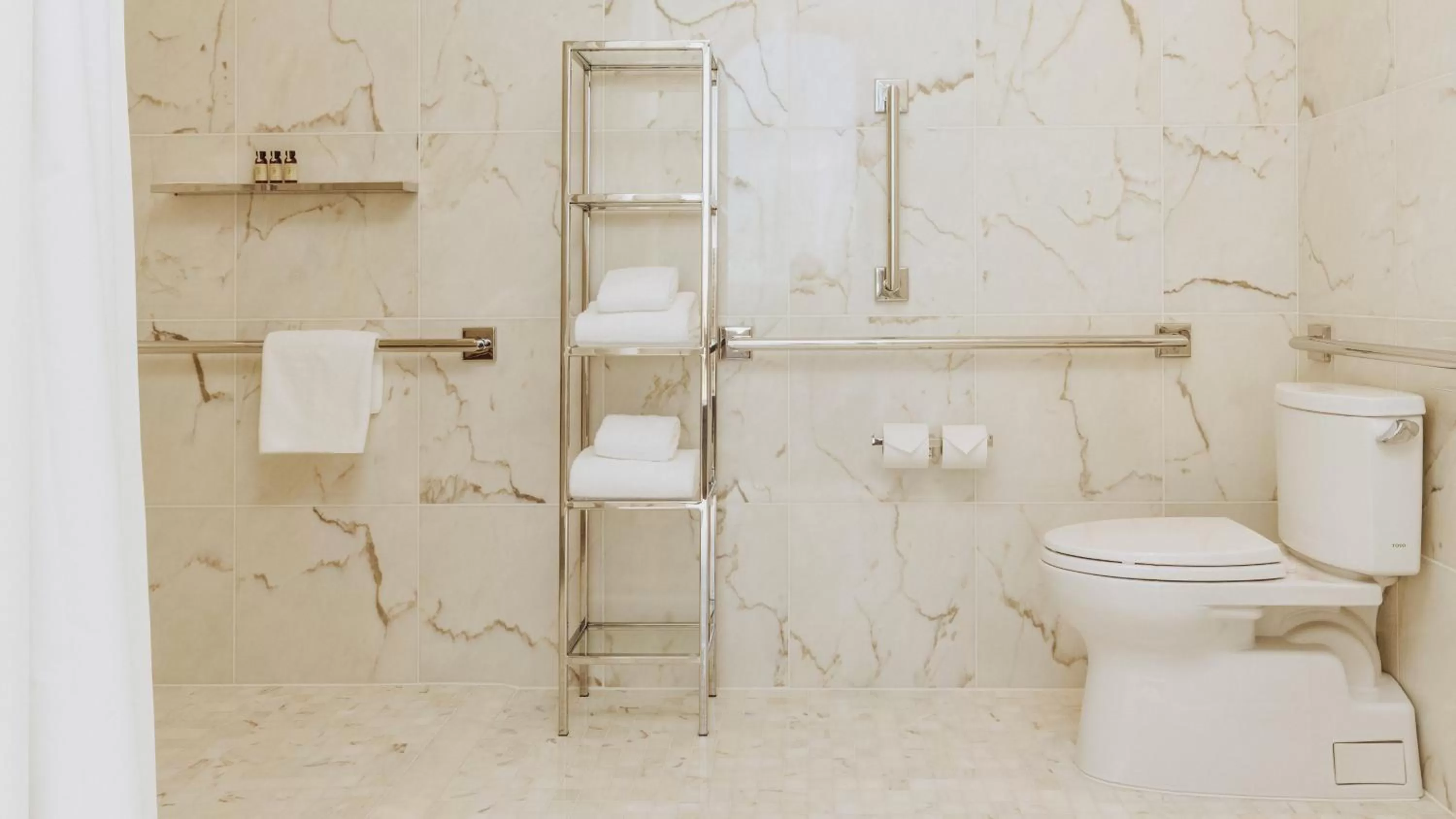 Shower in Lotte Hotel Seattle