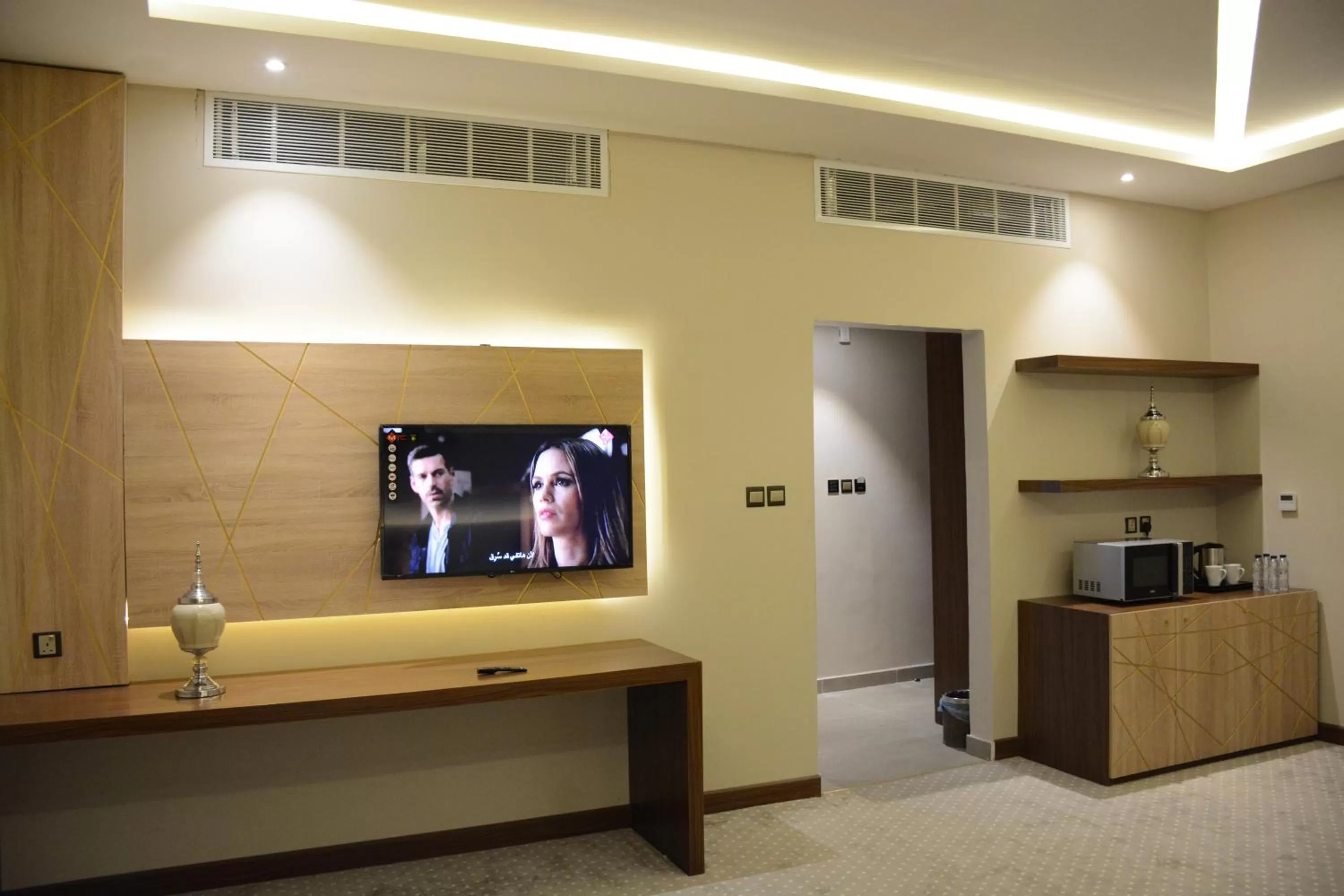 TV and multimedia, TV/Entertainment Center in E1 Hotel