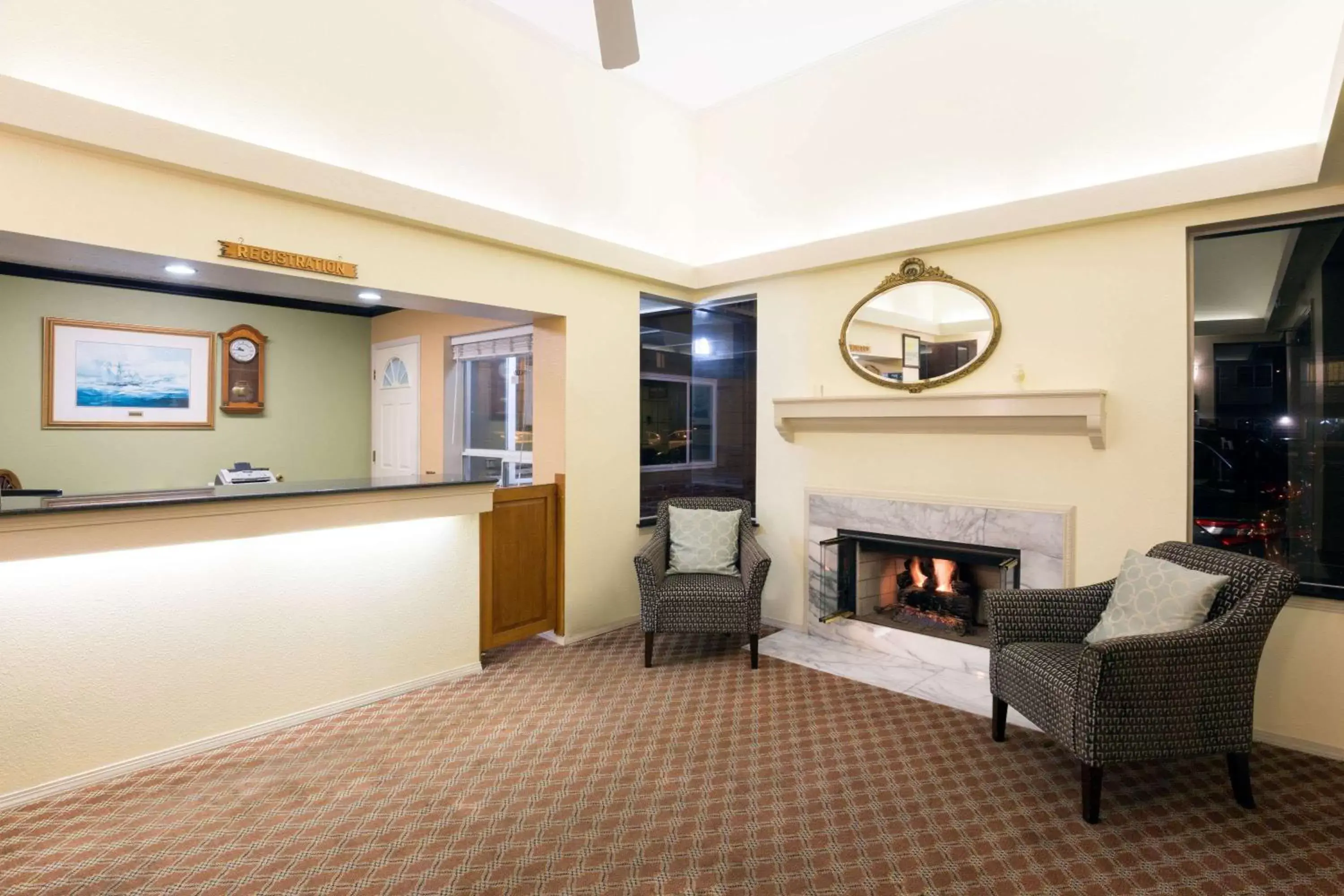 Lobby or reception in Days Inn by Wyndham Newport OR Lobby or reception in Days Inn by Wyndham Newport OR