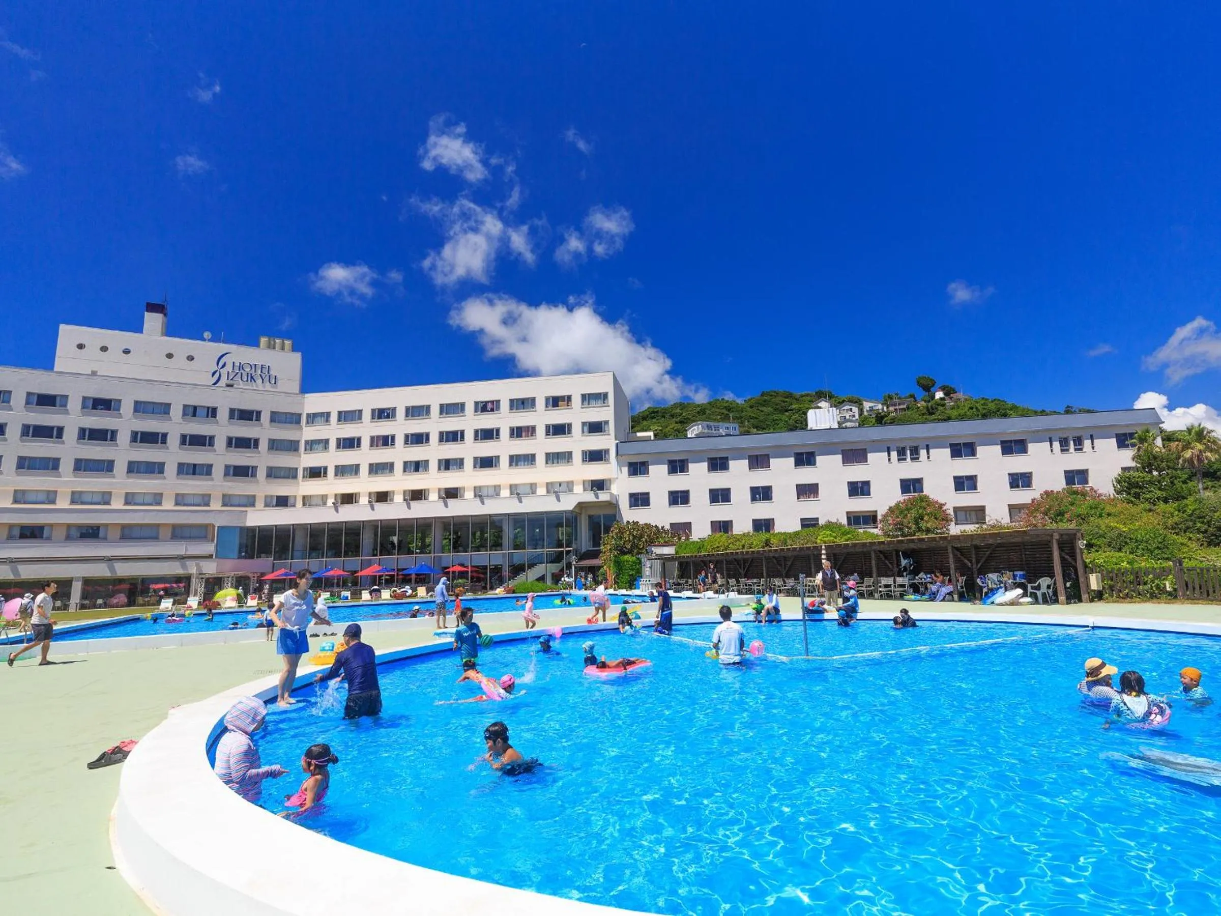 Swimming pool in Hotel Izukyu
