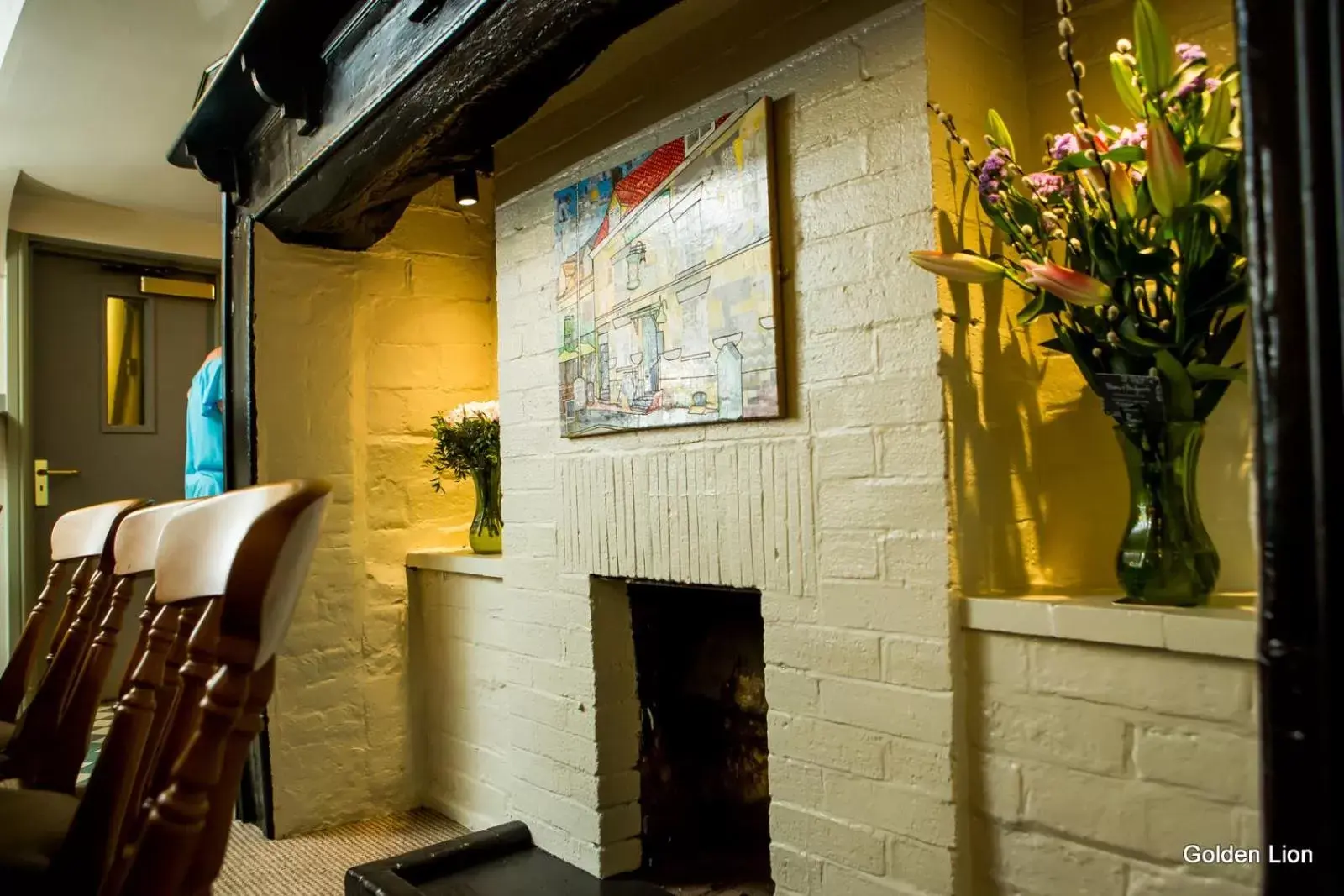 Lounge or bar, TV/Entertainment Center in The Golden Lion Inn