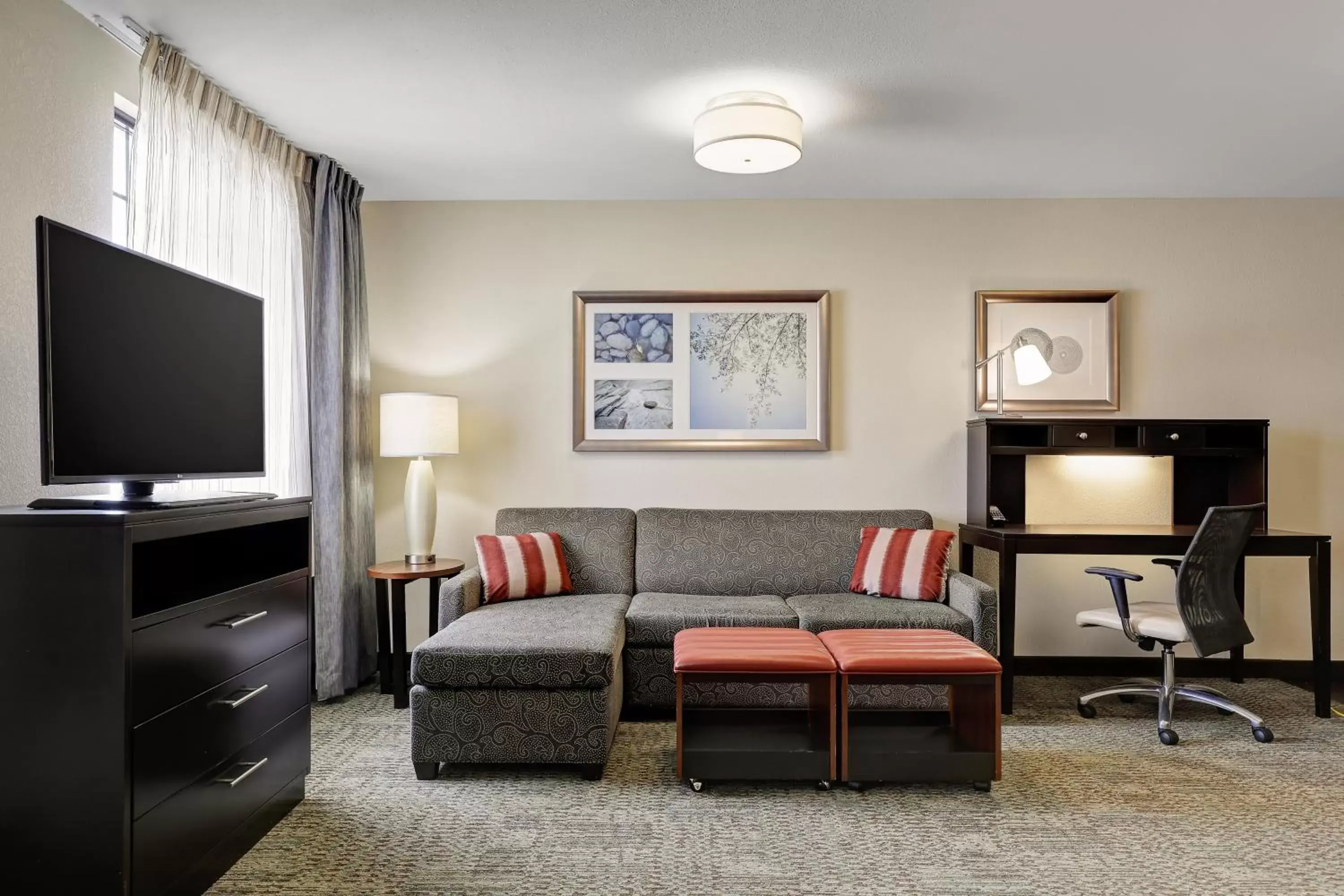 Photo of the whole room, Seating Area in Staybridge Suites Washington D.C. - Greenbelt, an IHG Hotel