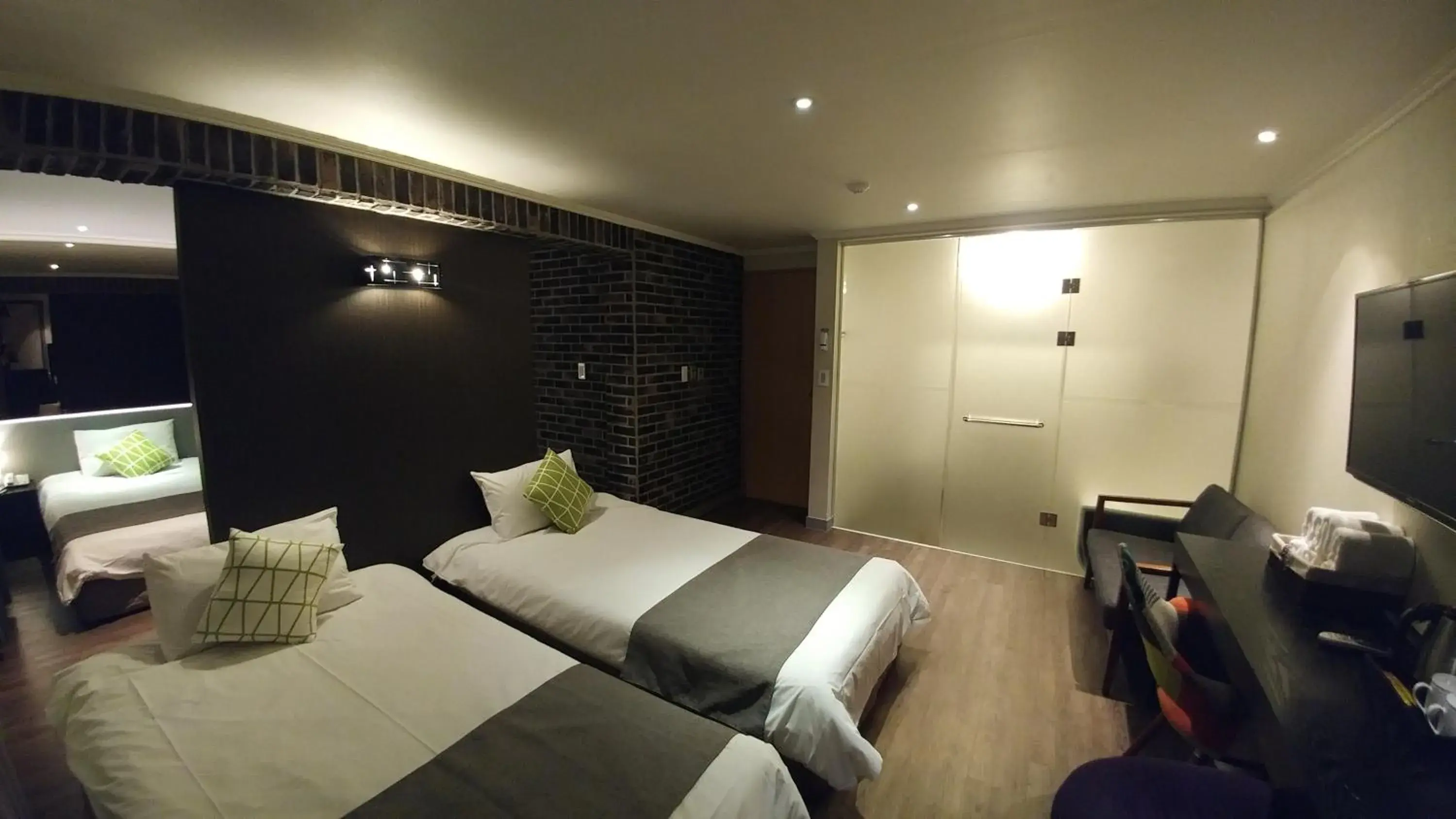 Photo of the whole room, Bed in Hotel Tong Yeondong Jeju