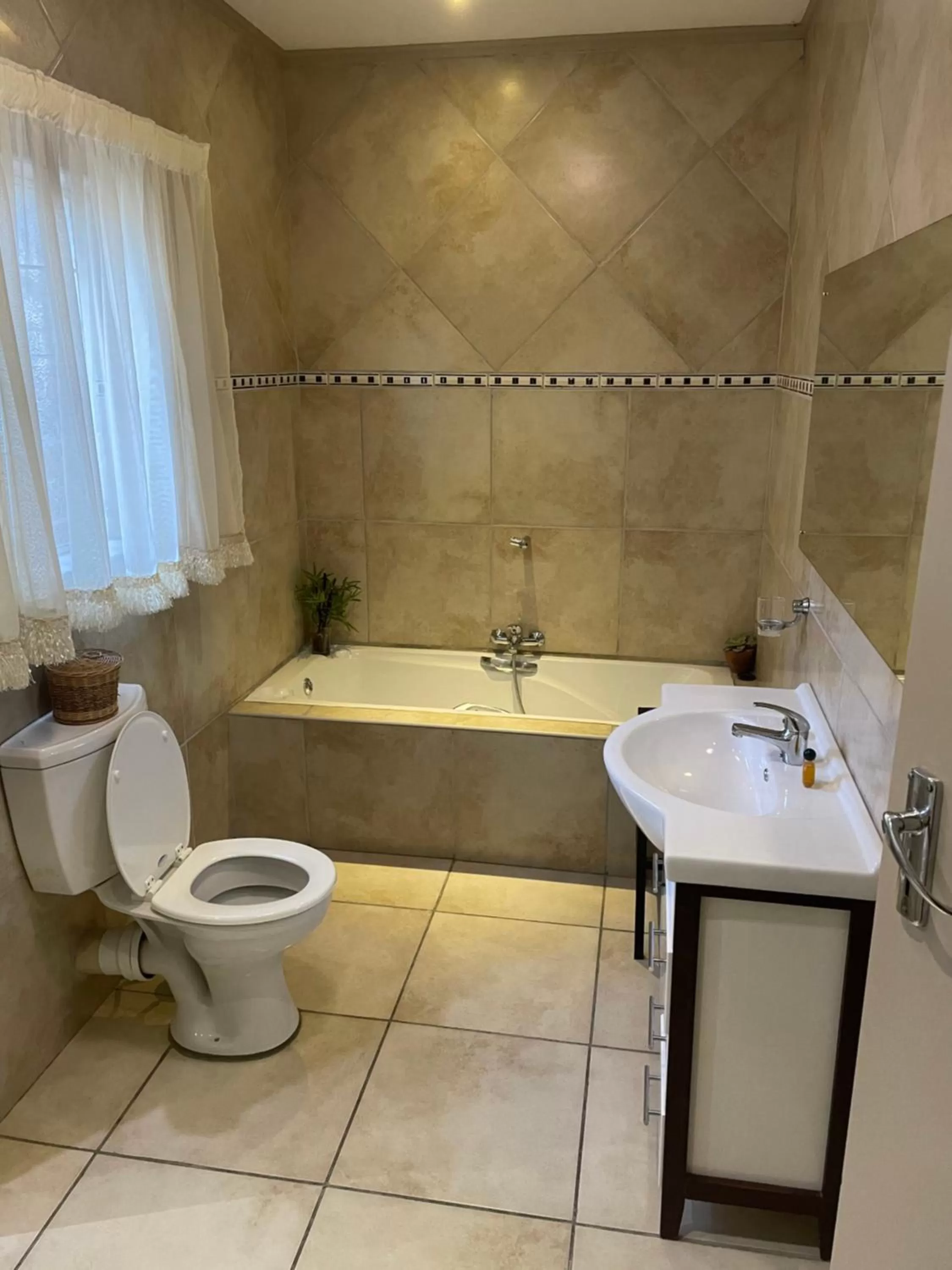 Bathroom in Rosscos Lodge