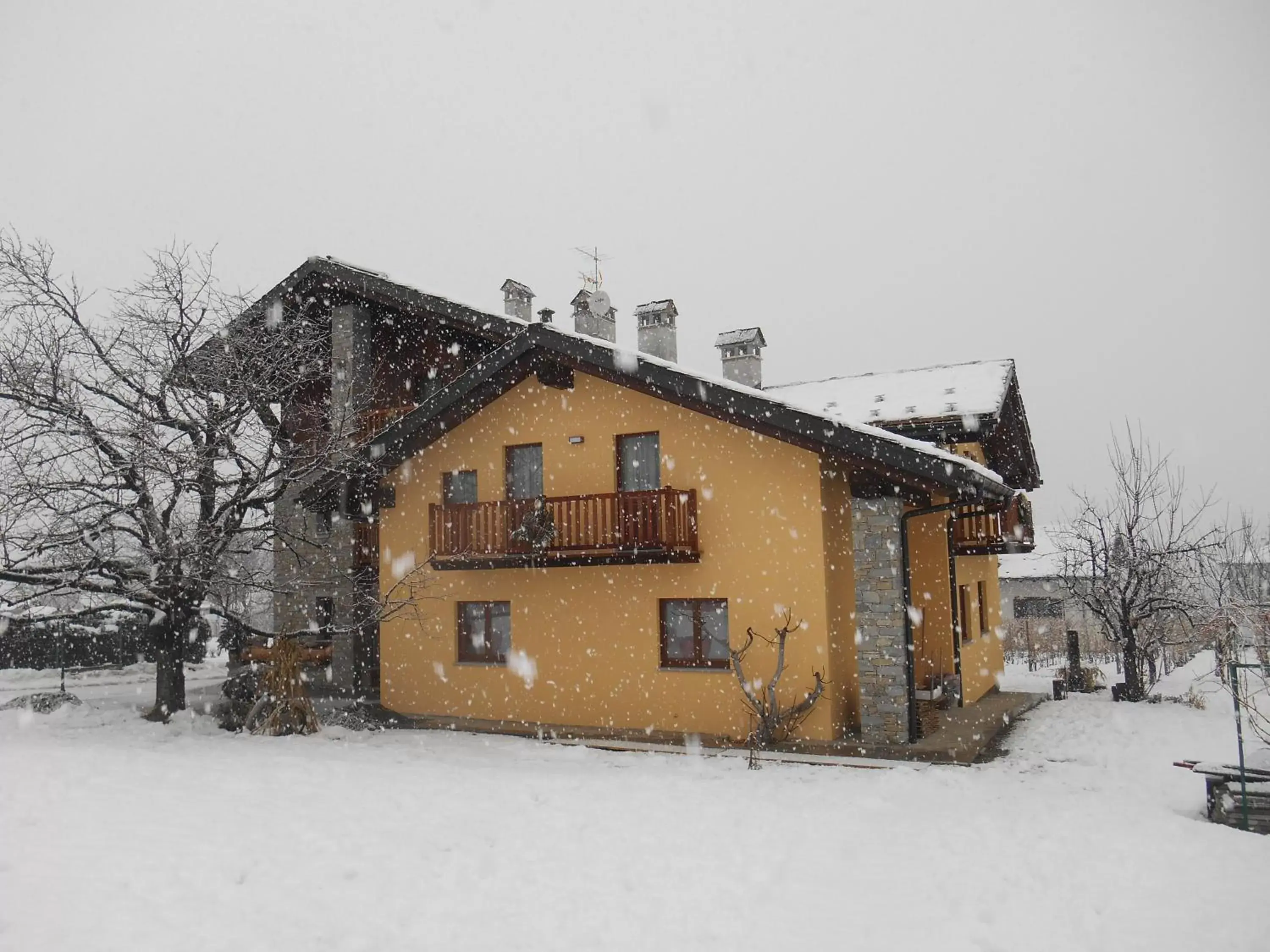 Facade/entrance, Winter in La Vigne de Papagran