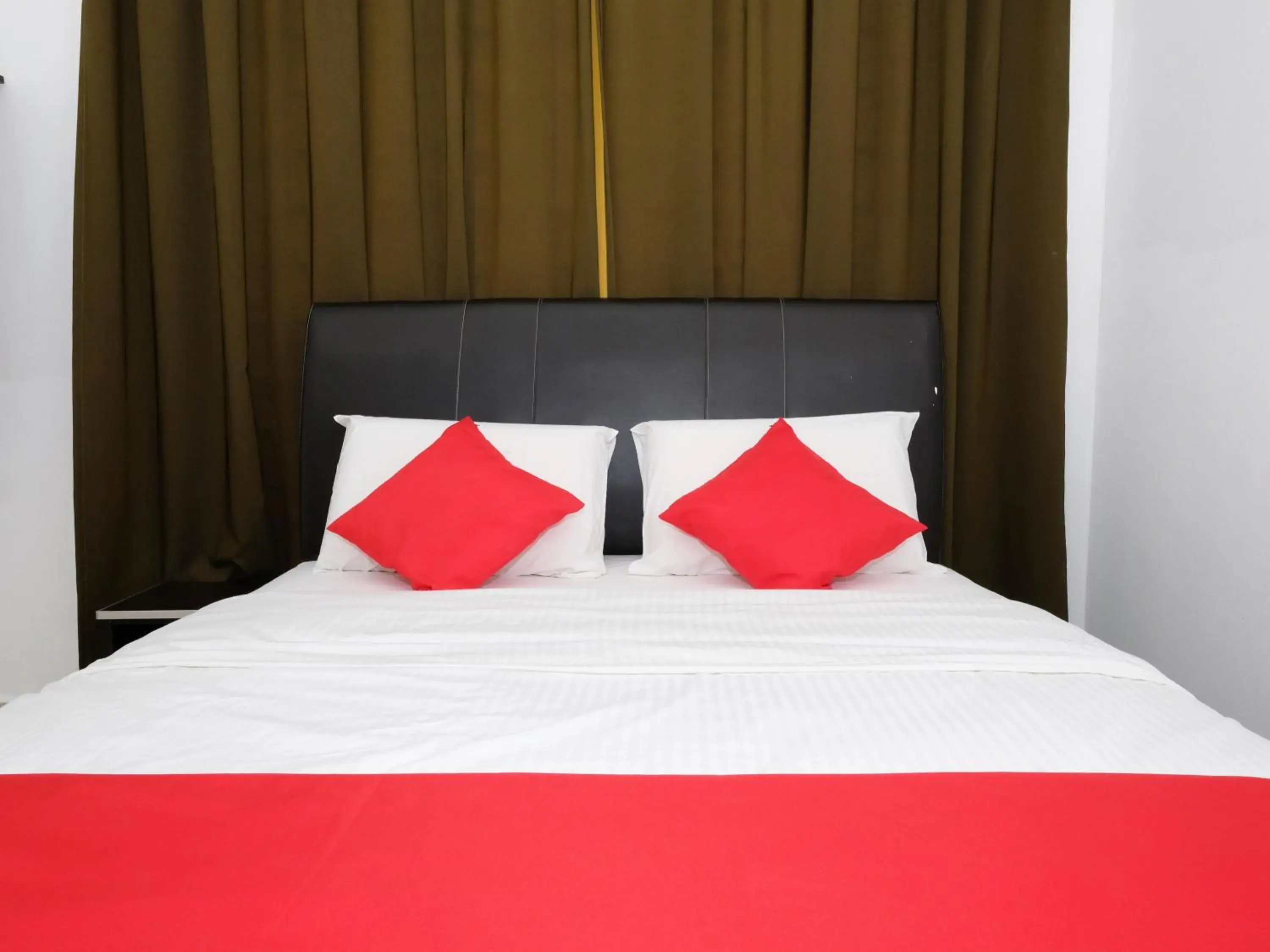 Bedroom, Bed in OYO 905 Hotel De'light Villa