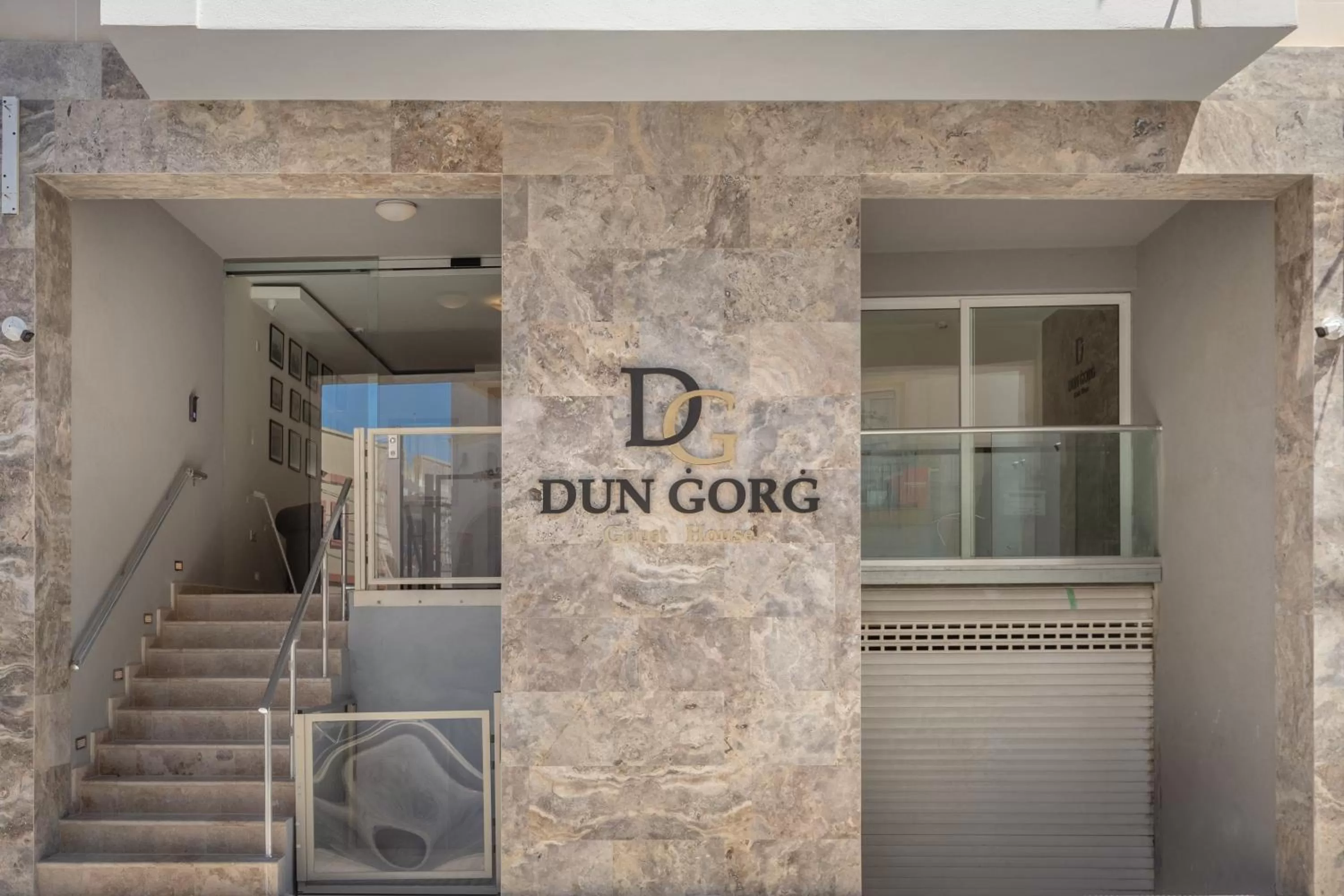 Facade/entrance in Dun Gorg Guest House