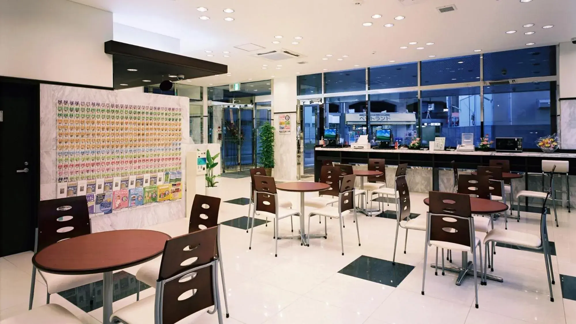 Lobby or reception, Restaurant/Places to Eat in Toyoko Inn Osaka JR Noda Ekimae