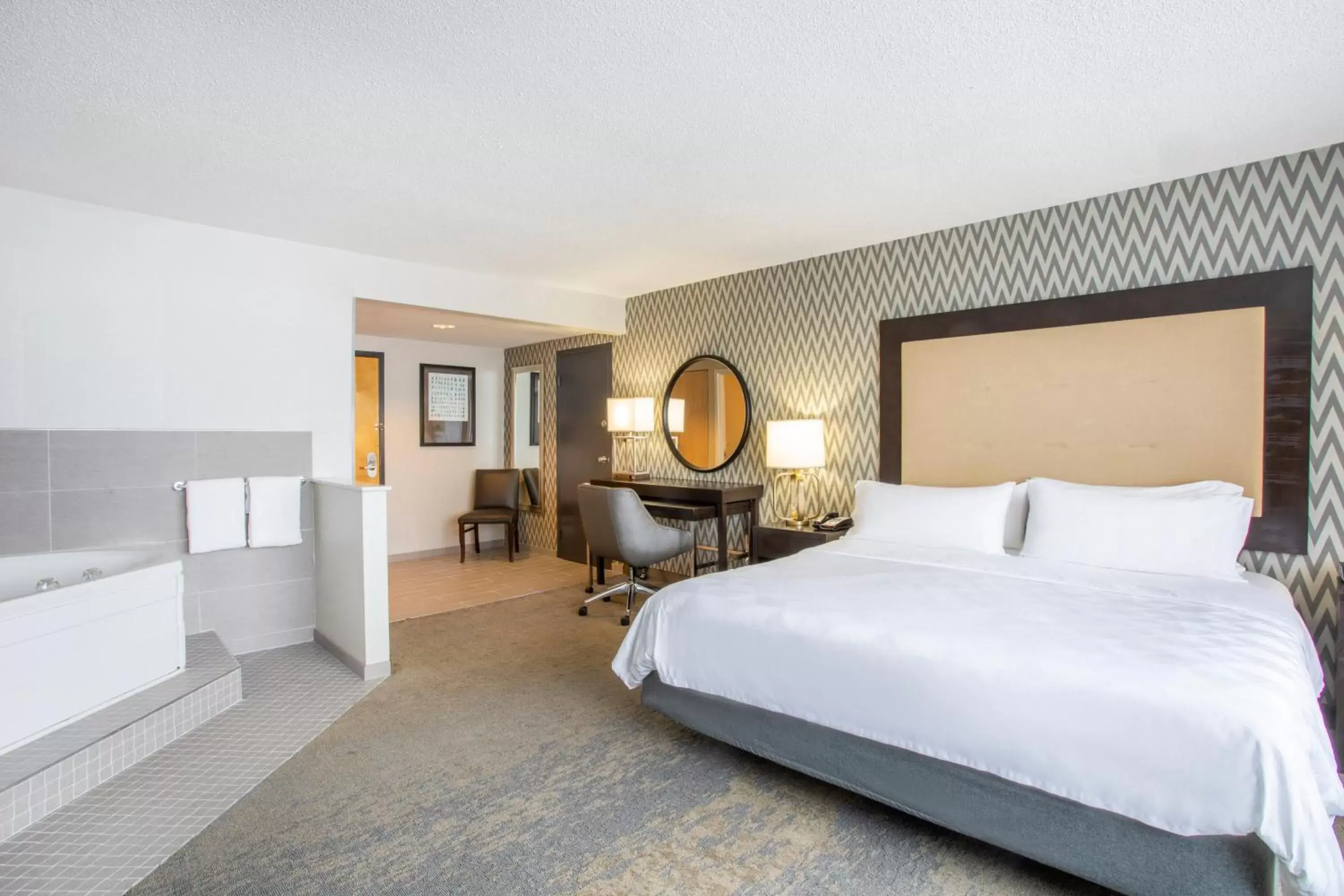 Bedroom, Bed in Holiday Inn & Suites Parsippany Fairfield, an IHG Hotel