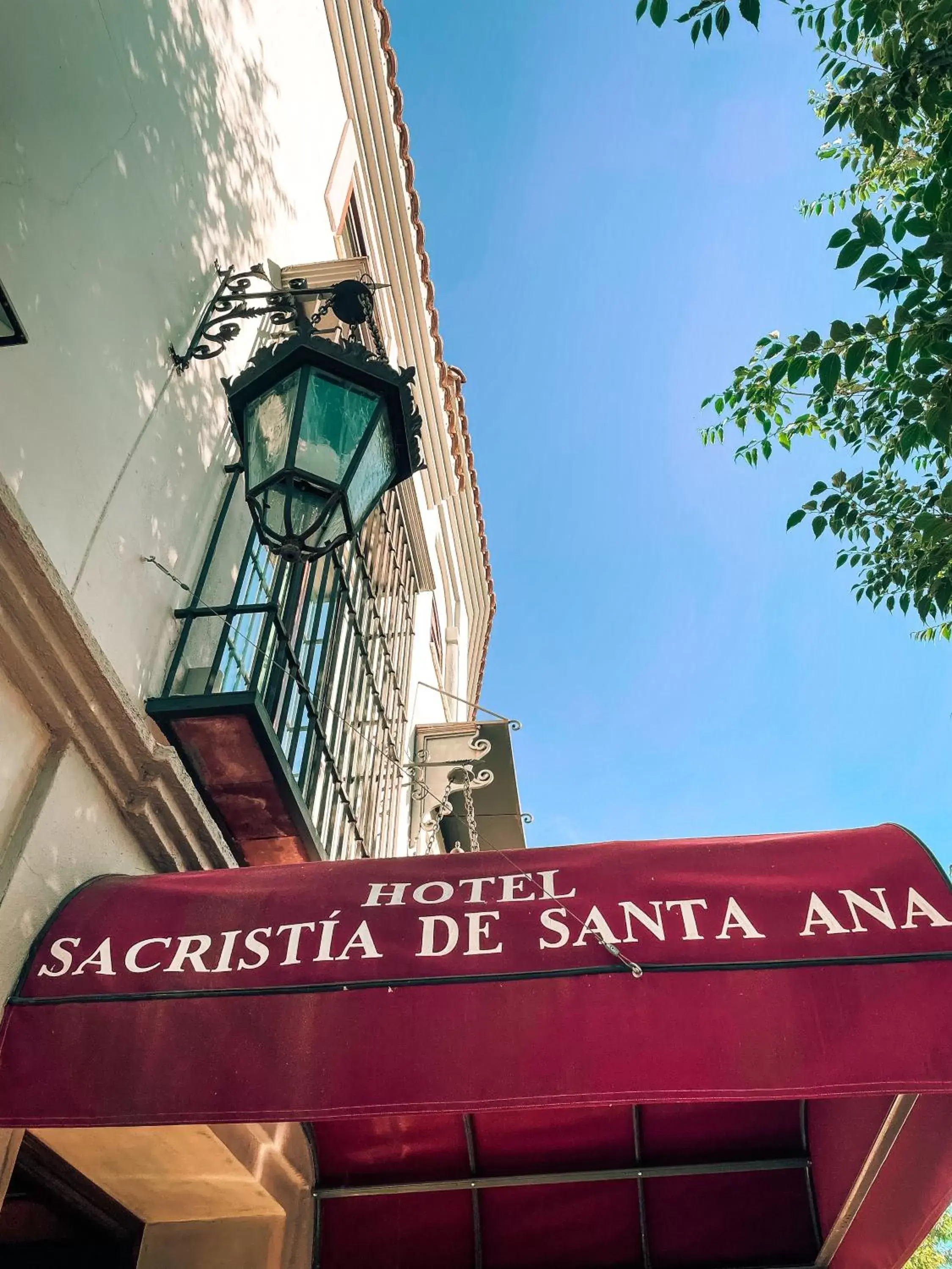 Facade/entrance, Property Building in Sacristia de Santa Ana