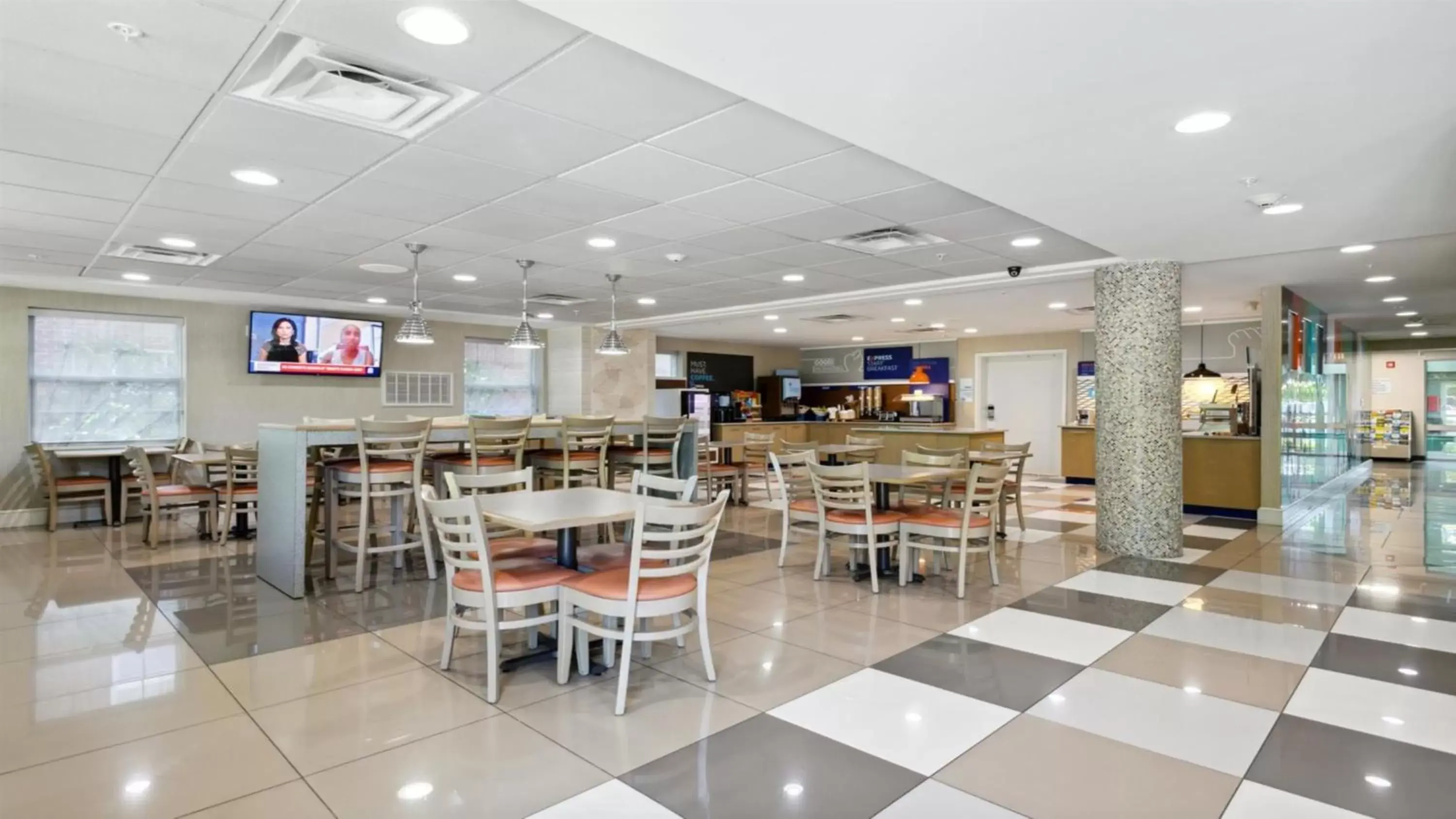 Breakfast, Restaurant/Places to Eat in Holiday Inn Express Williamsburg North, an IHG Hotel