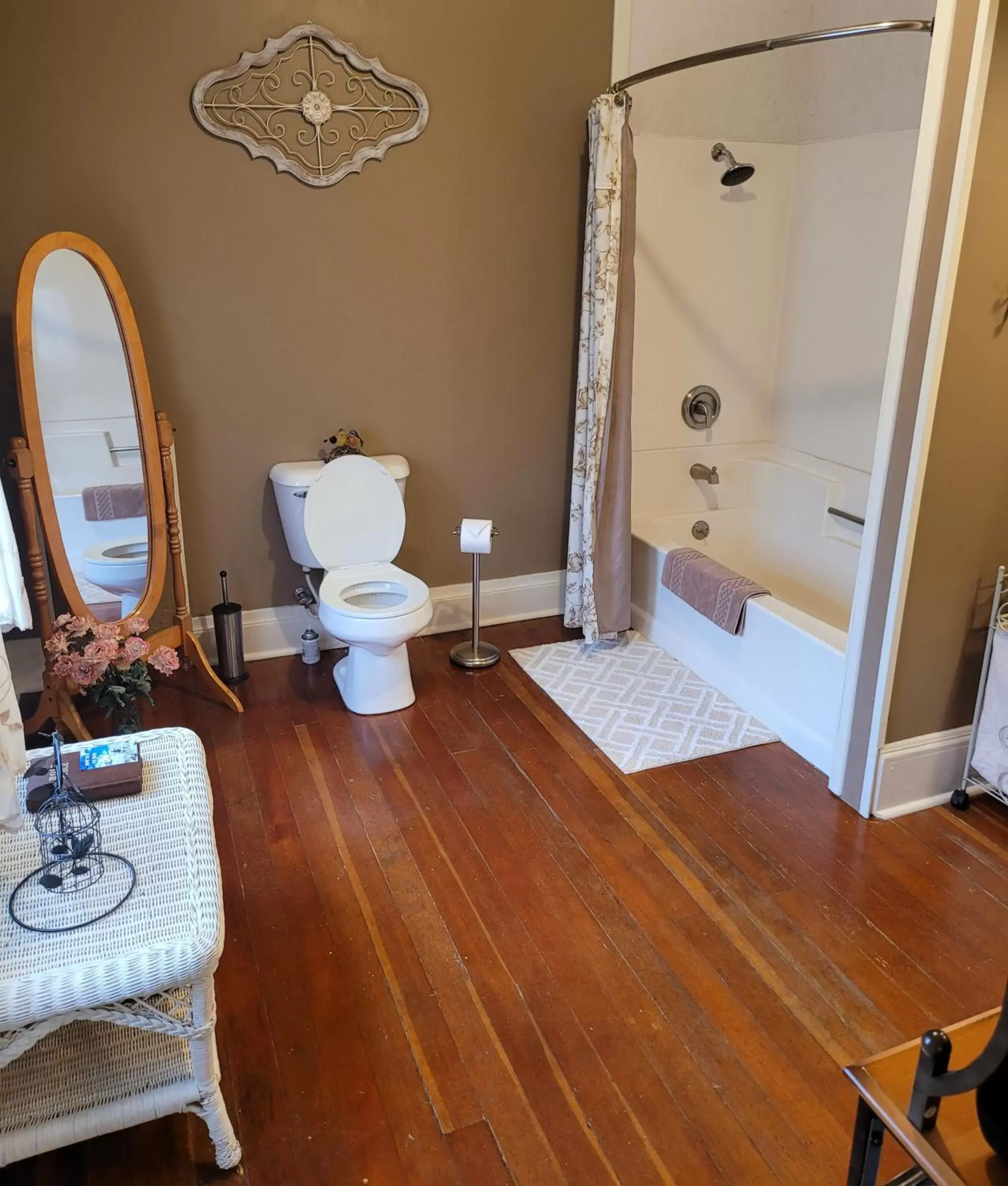 Bathroom in Prairie House Manor Bed and Breakfast