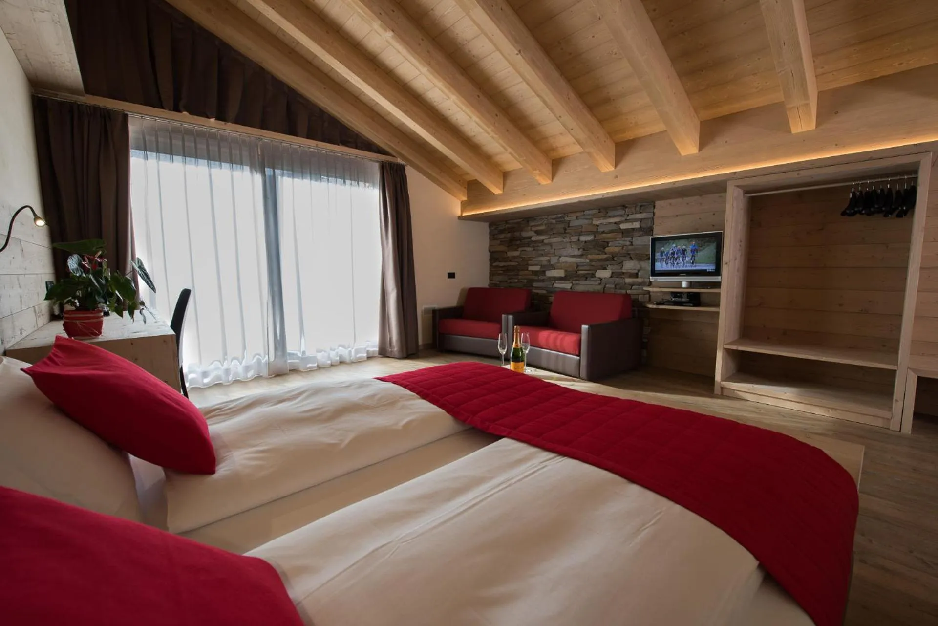 Day, Bed in Francesin Active Hotel