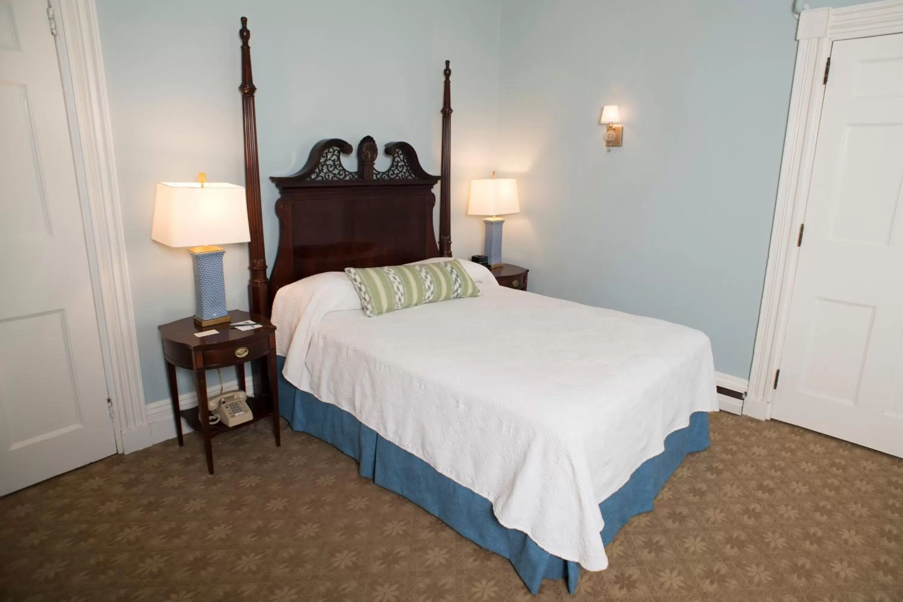 Photo of the whole room, Bed in Middlebury Inn