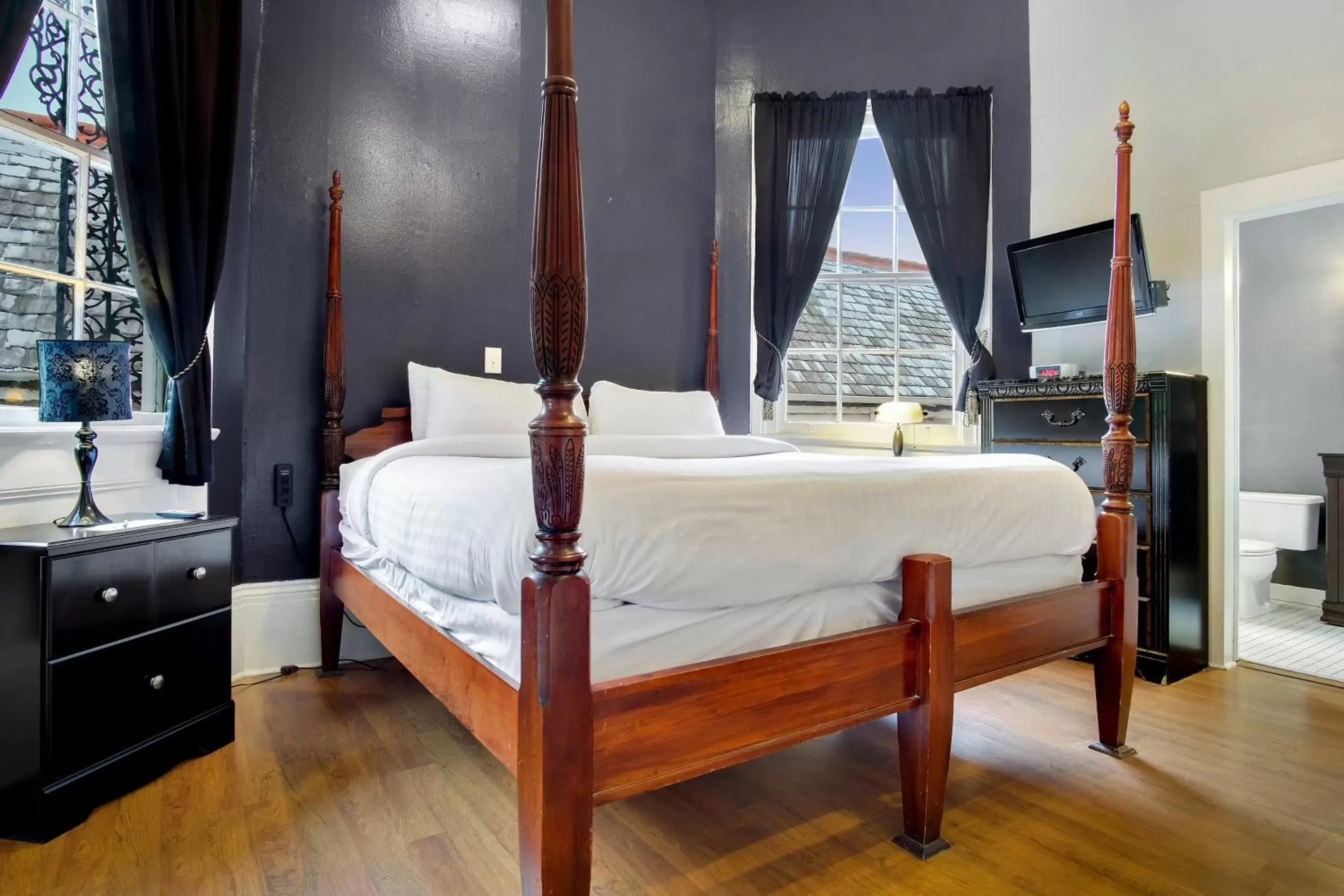 Bedroom, Bed in Rathbone Mansions New Orleans