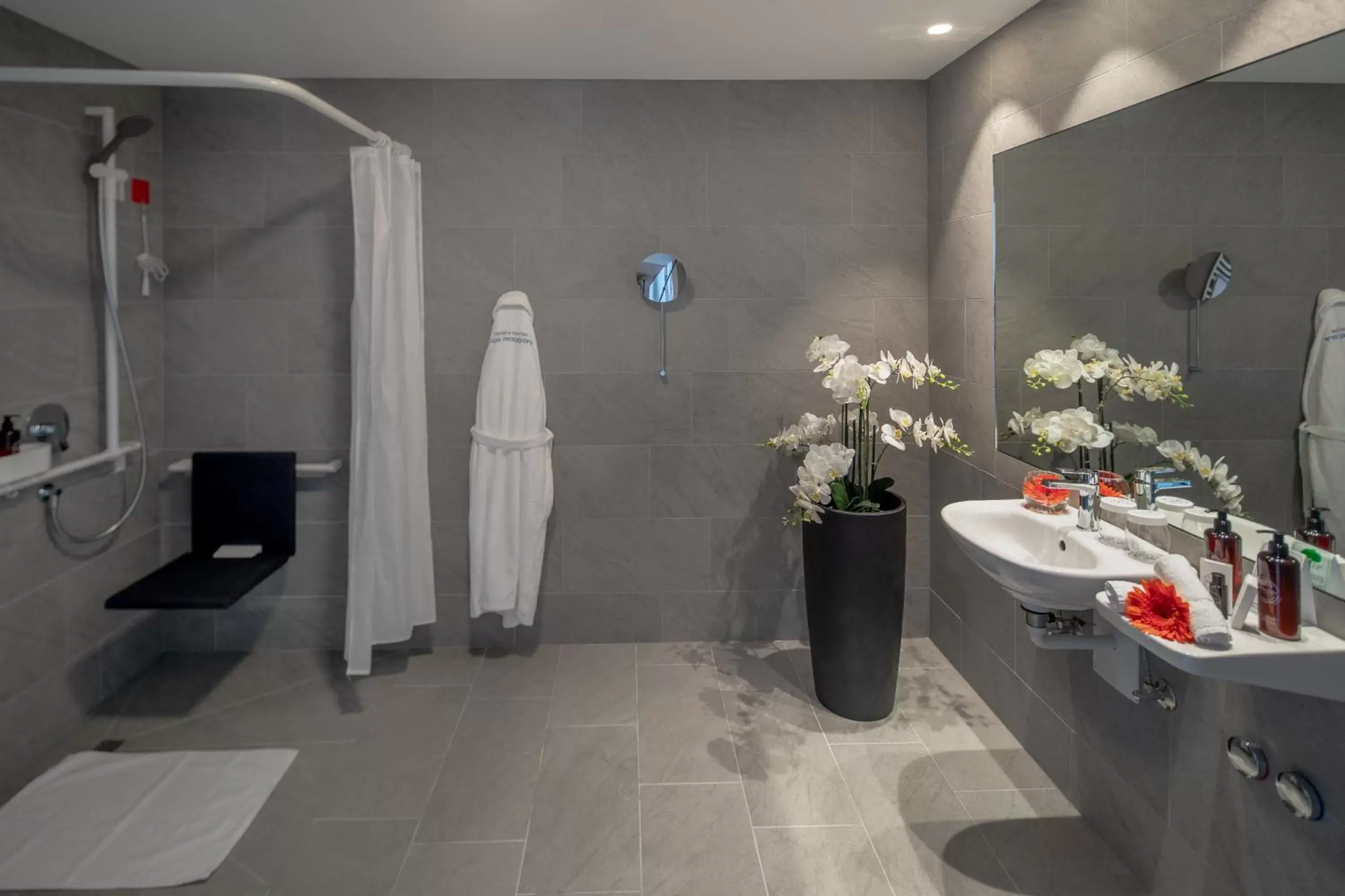 Bathroom in Hotel Lago Maggiore - Welcome!