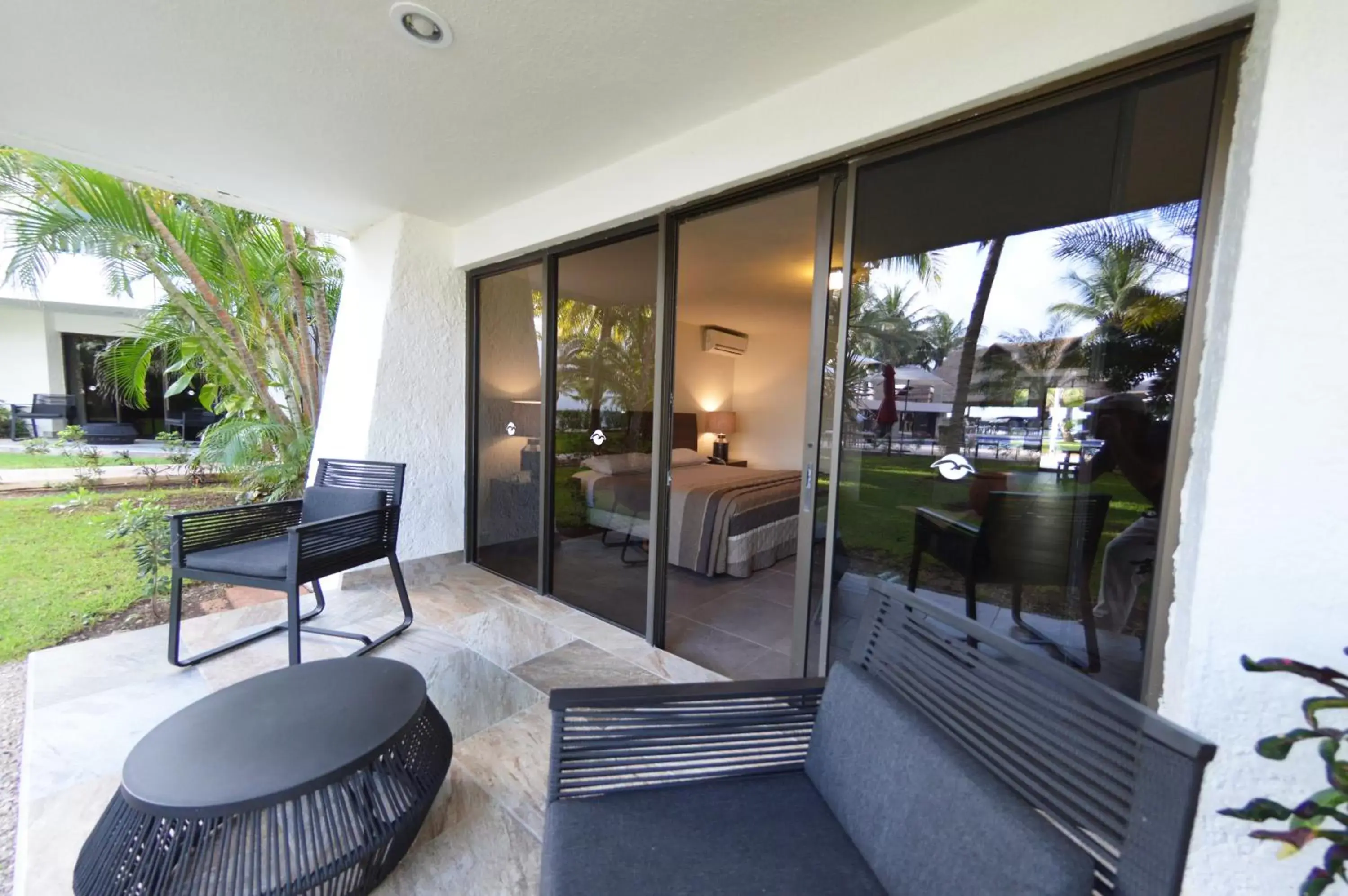 Balcony/Terrace, Seating Area in Sina Suites