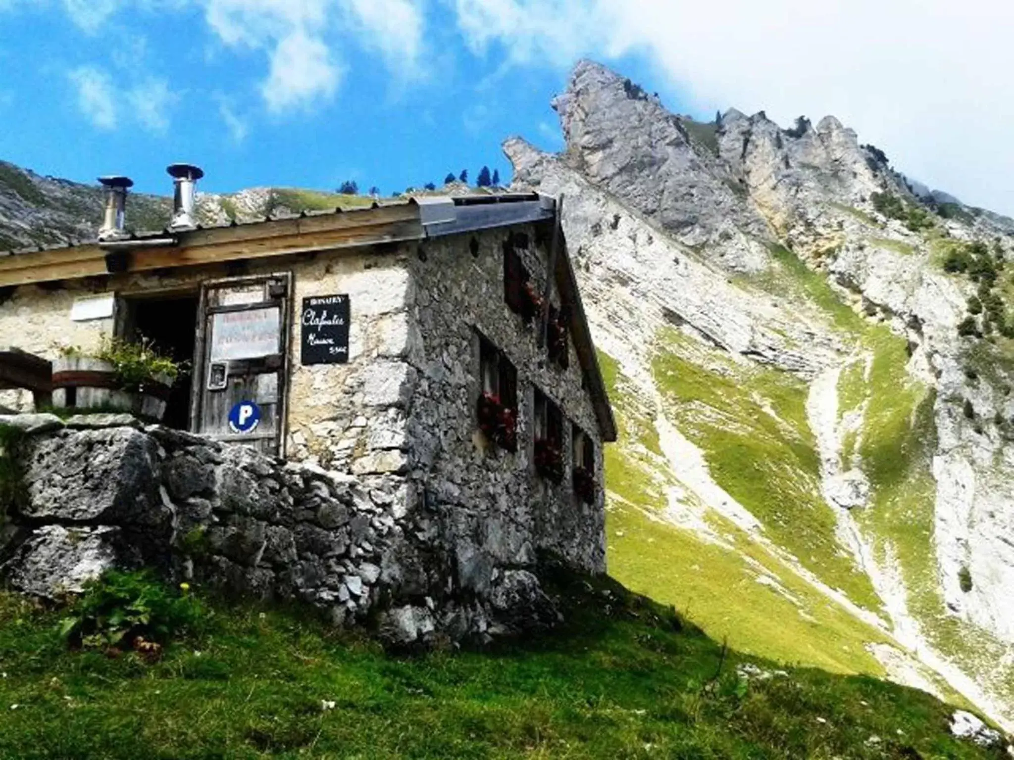 Mountain view, Property Building in Auberge Du Fraizier