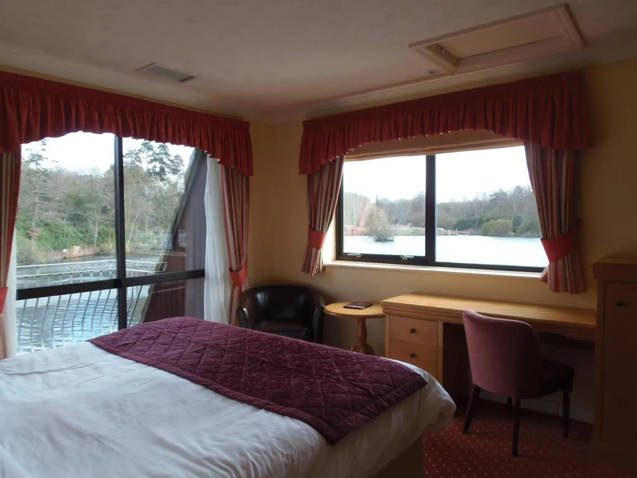 Photo of the whole room, Bed in Lakeside International Hotel