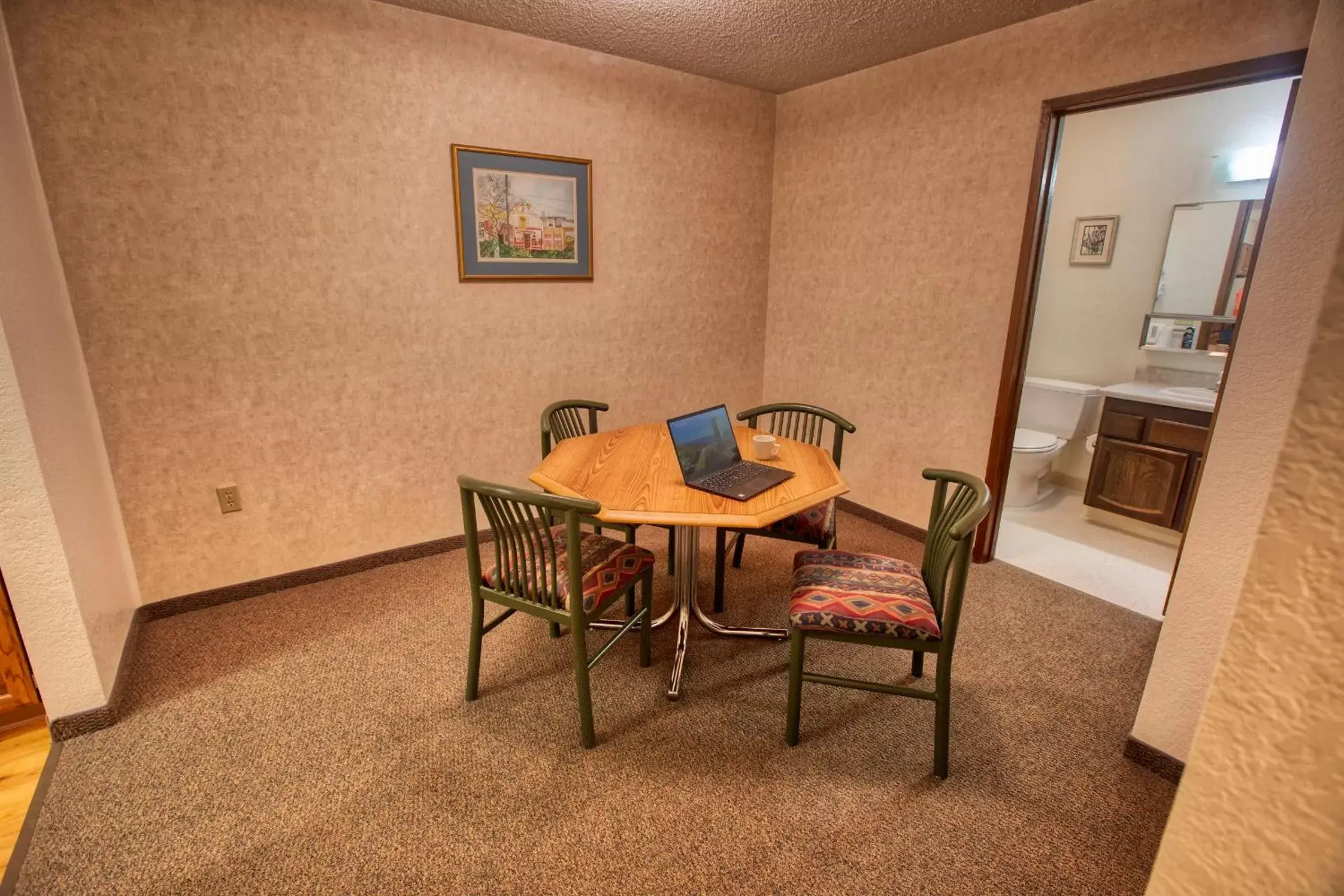 Dining Area in Wedgewood Resort