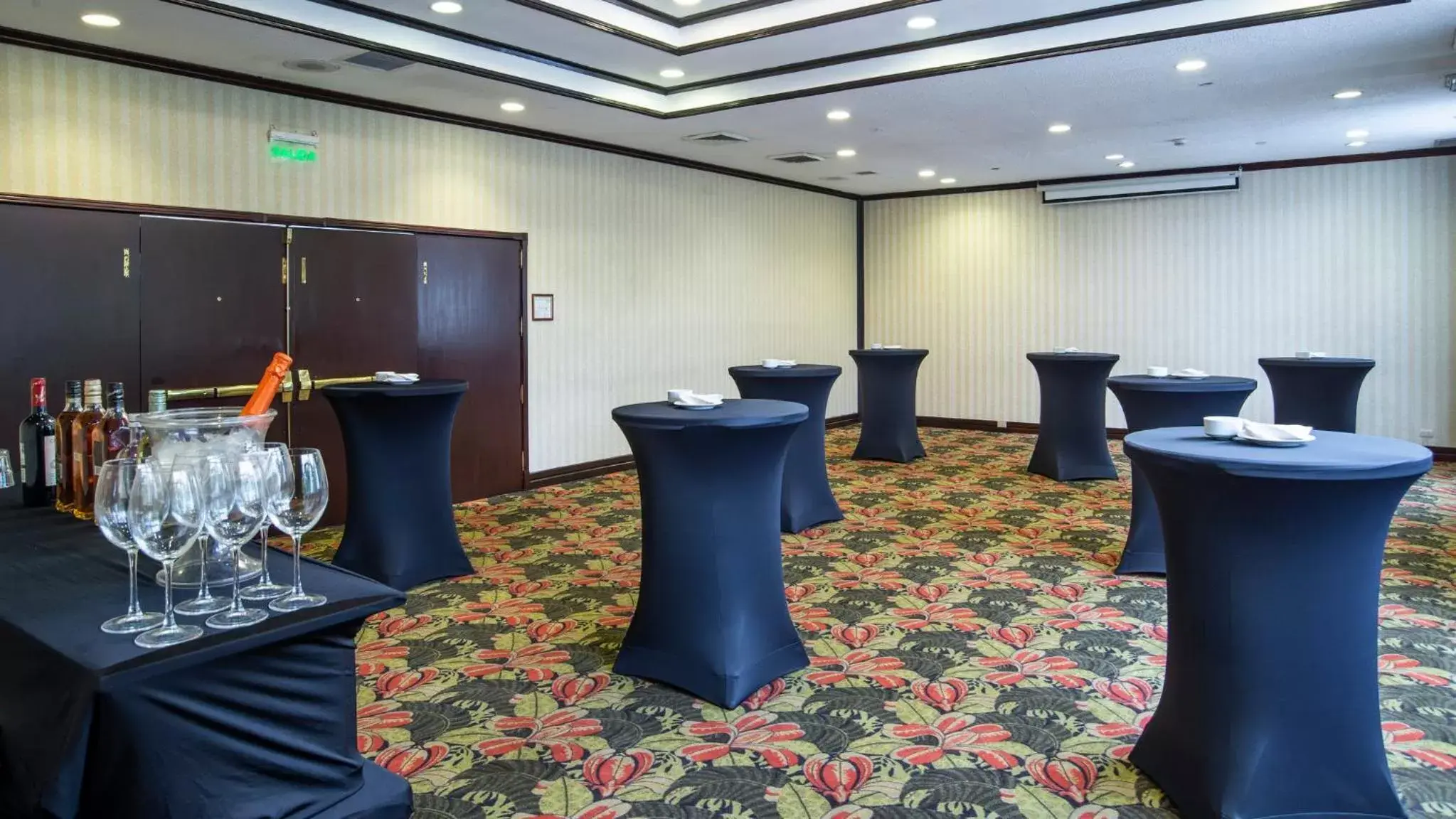 Meeting/conference room in Holiday Inn San Jose Aurola, an IHG Hotel