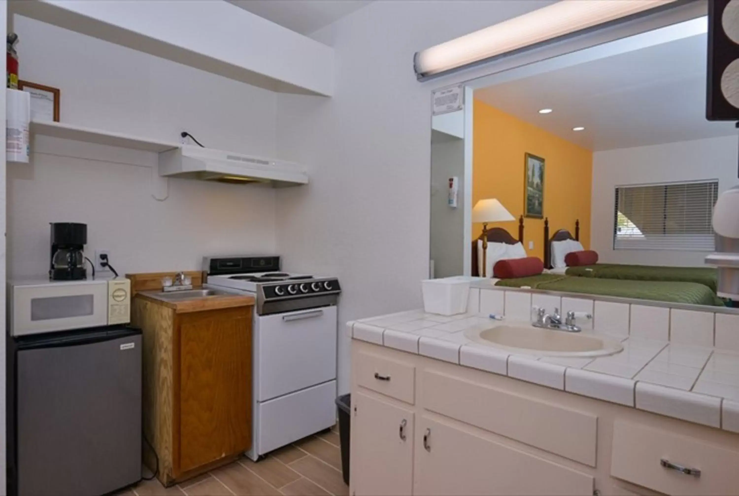 Kitchen or kitchenette, Kitchen/Kitchenette in Americas Best Value Inn and Suites -Yucca Valley