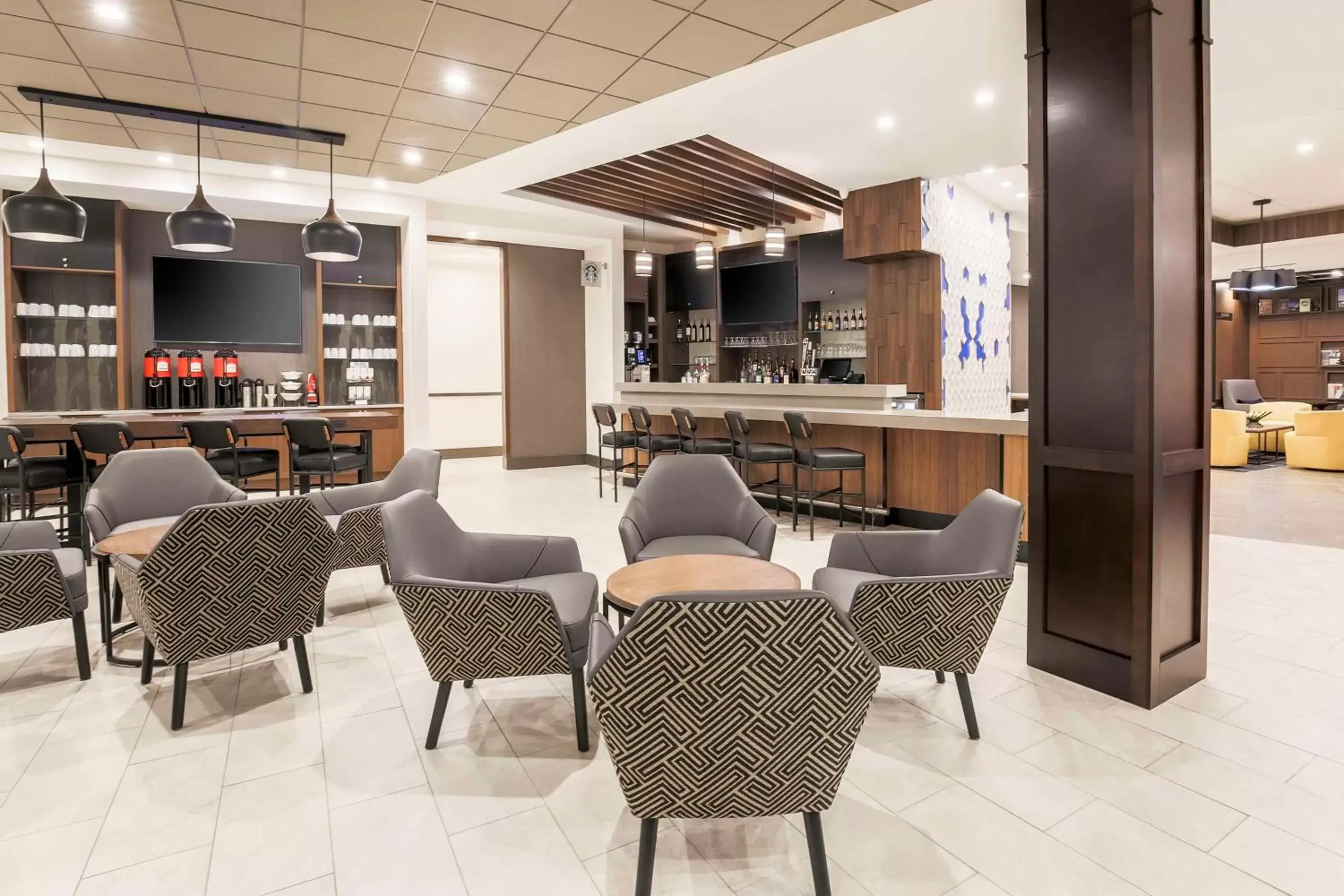Lounge or bar in Hyatt Place Waco - South Lounge or bar in Hyatt Place Waco - South