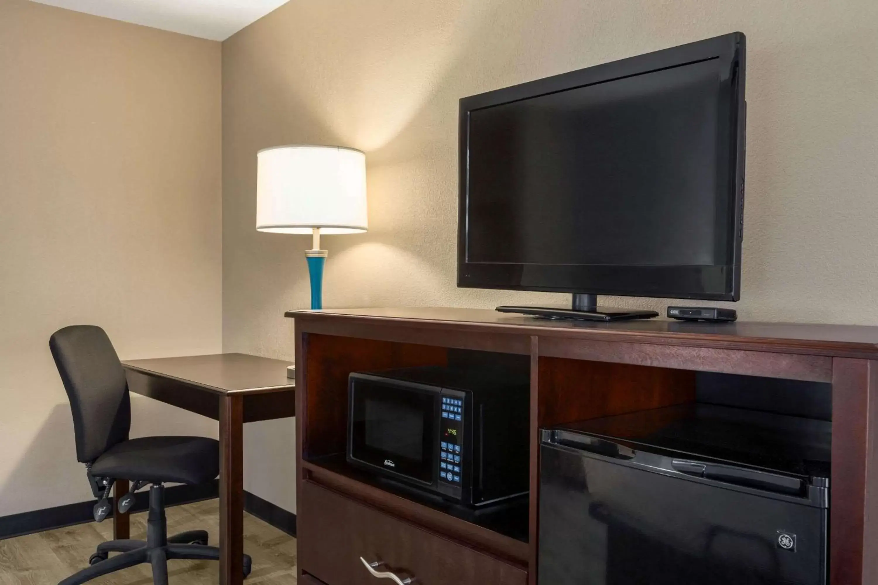Photo of the whole room, TV/Entertainment Center in Super 8 by Wyndham Crestview