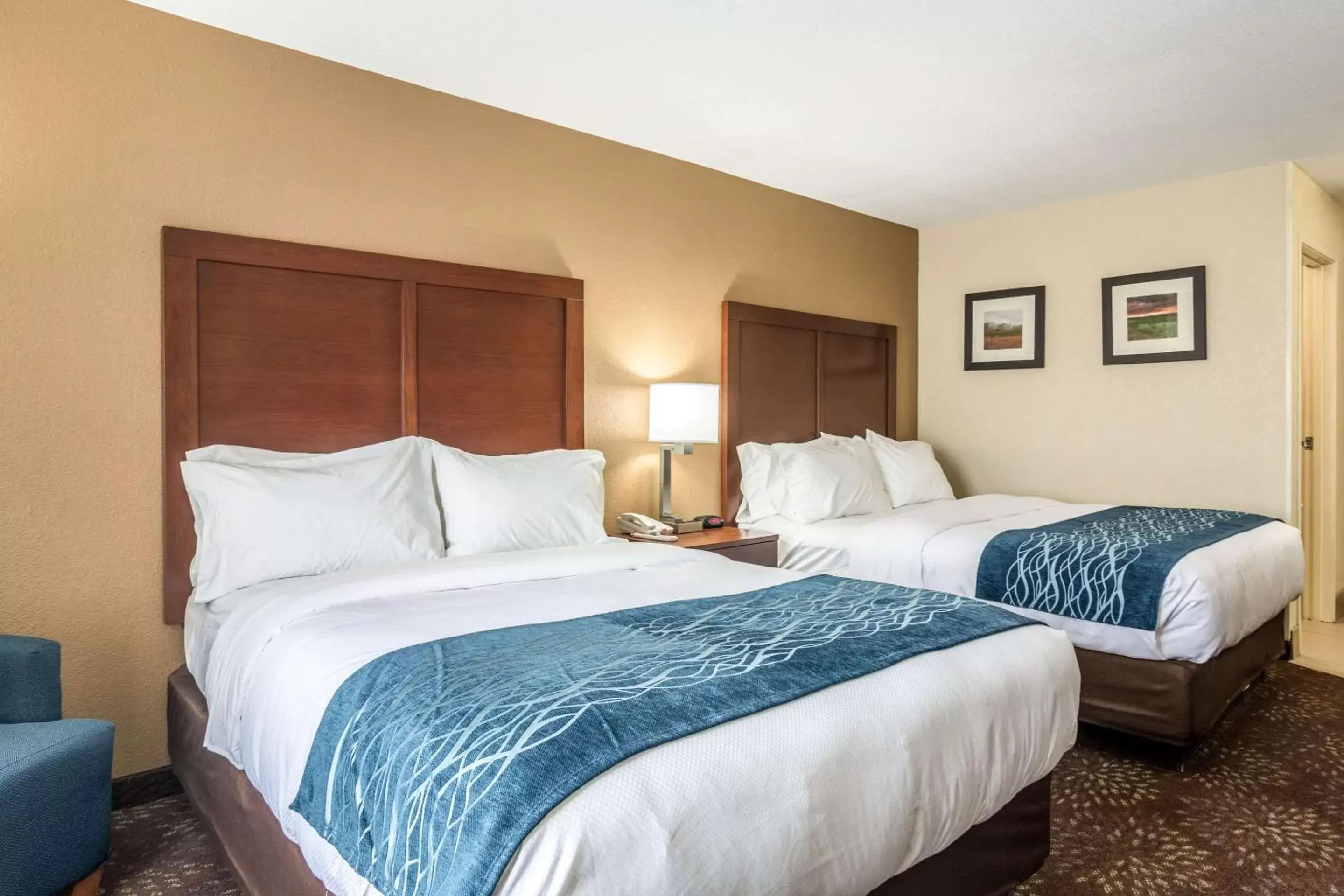 Photo of the whole room, Bed in Comfort Inn & Suites - Hannibal Photo of the whole room, Bed in Comfort Inn & Suites - Hannibal